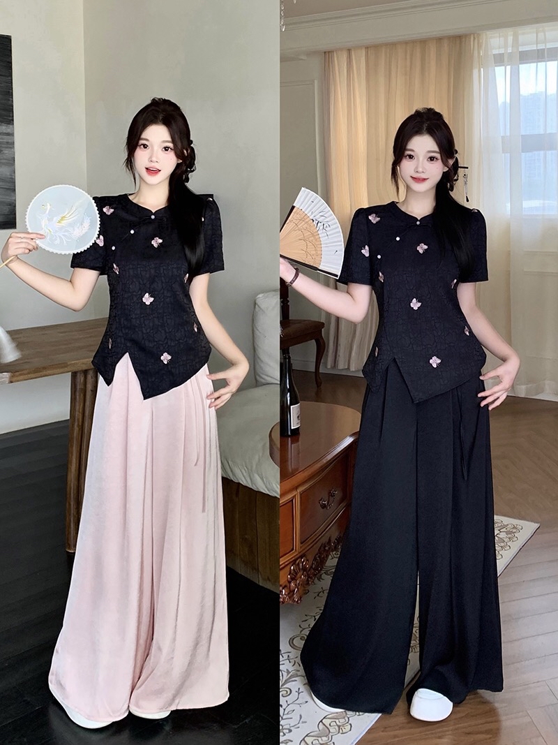 B288(22359+22314) 新中式国风粉蝴蝶提花下摆不规则黑上衣与黑粉长裤套装 