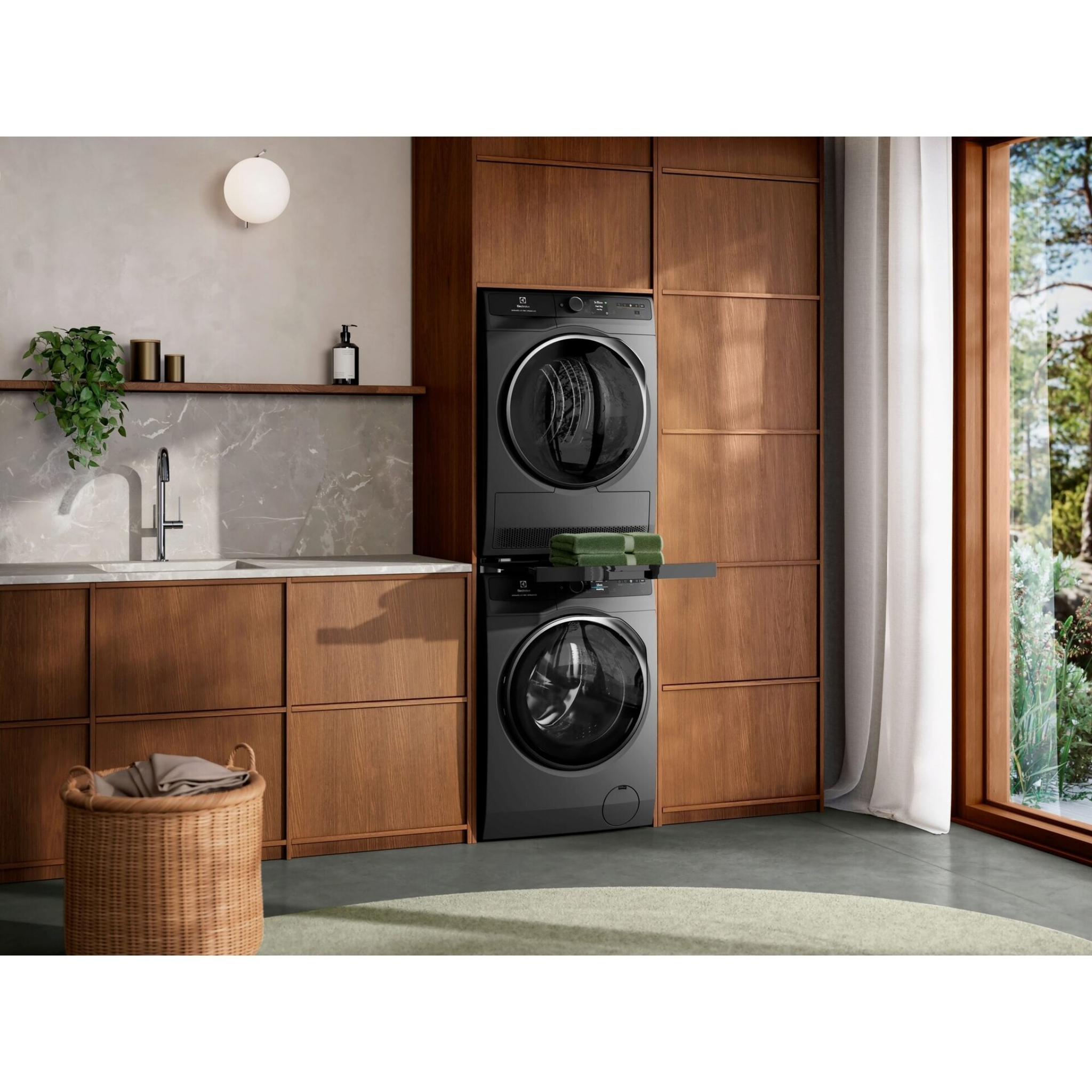 Electrolux 9kg UltimateCare 900 Heat Pump Dryer with Wi-Fi (EDH902R9SC)