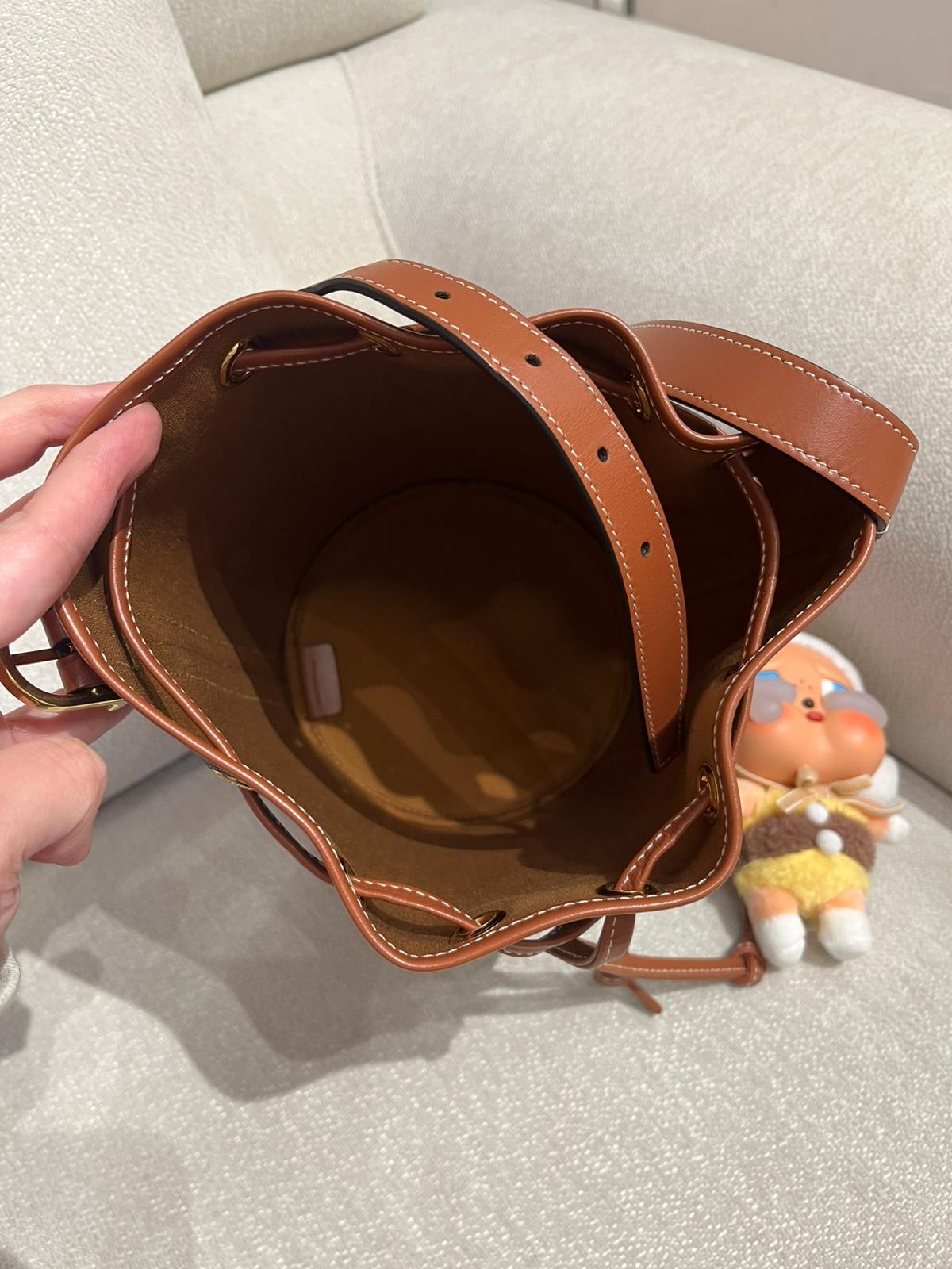 CELINE bucket bag small TRIOMPHE drawstrings bag 100%Authentic,99%new unused✅塵袋 
