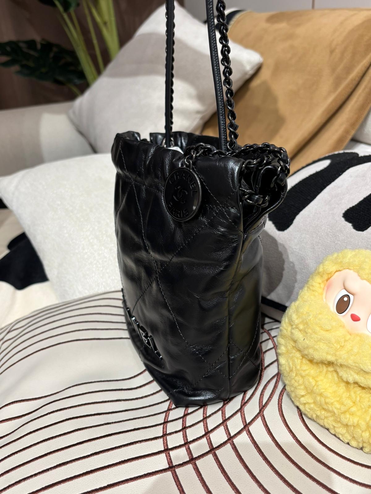 Chanel 22 mini so black calfskin  100%Authentic ,95%new ✅chip✅dust bag✅box
