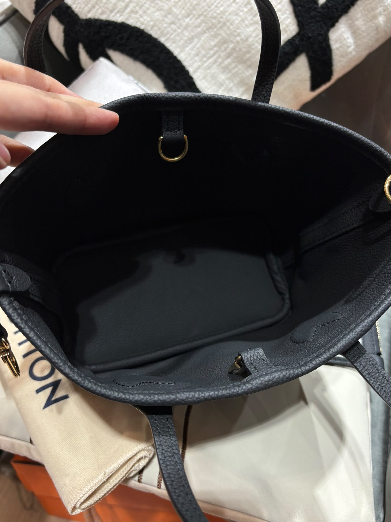 LV Neverfull Inside out bb leather100%Authentic, 99%New ✅pouch ✅Dust bag✅Box