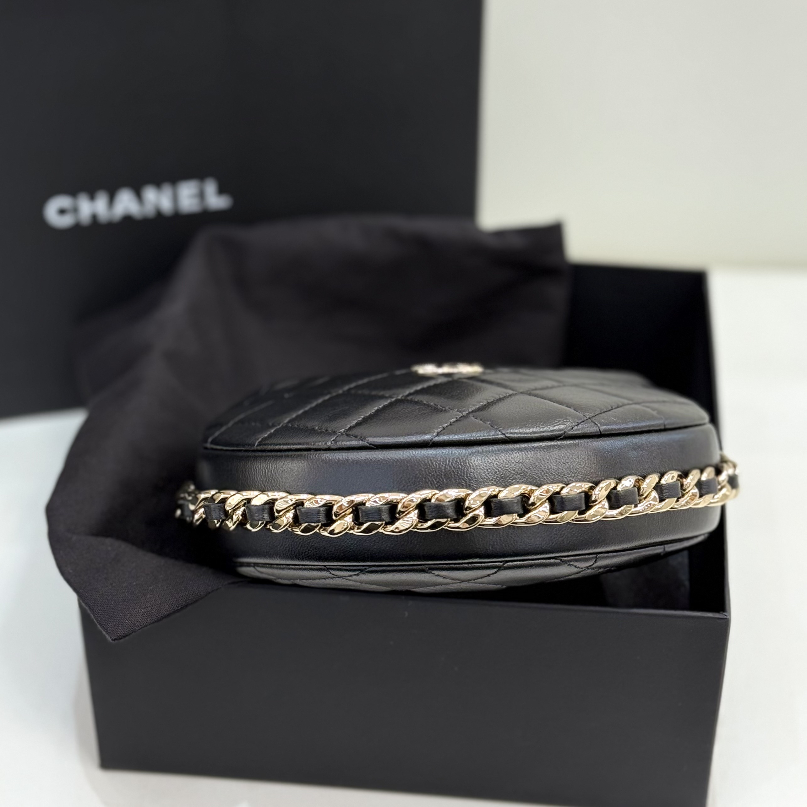 【預訂貨品】晶片款  Chanel 23C黑金迷你Pouch