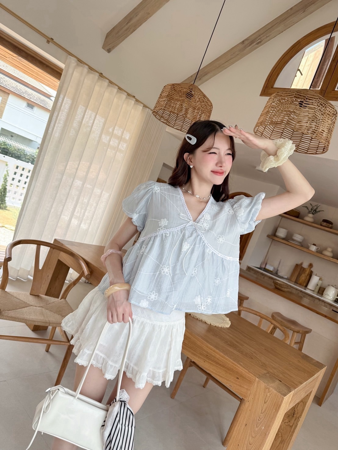 🇹🇭新款預定 ～ v領花花布料上衣