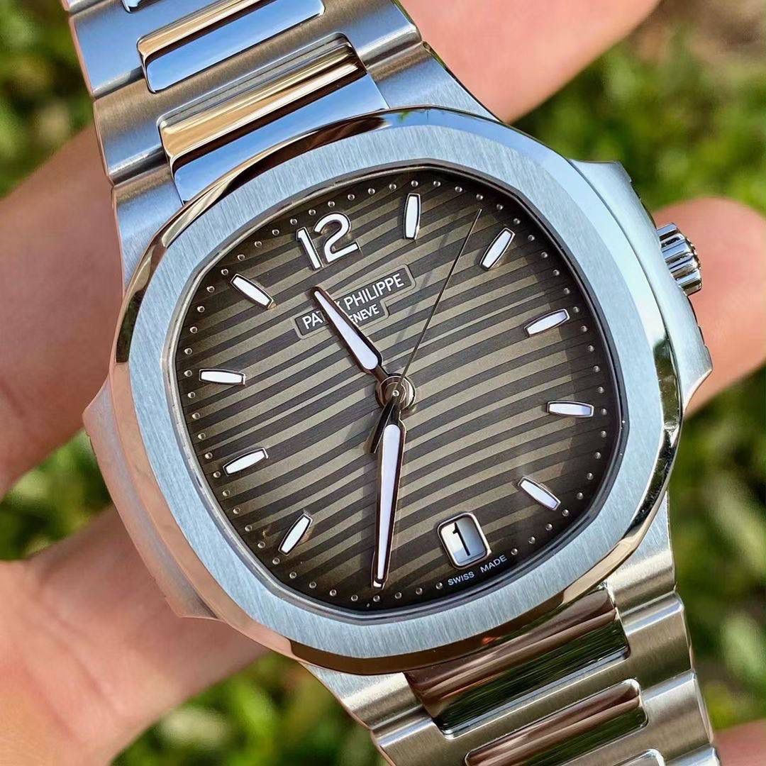 女表鹦鹉螺PP7118上市。接受预订！！ 依旧是324SC一体29钻机芯。 第一批少量上市。