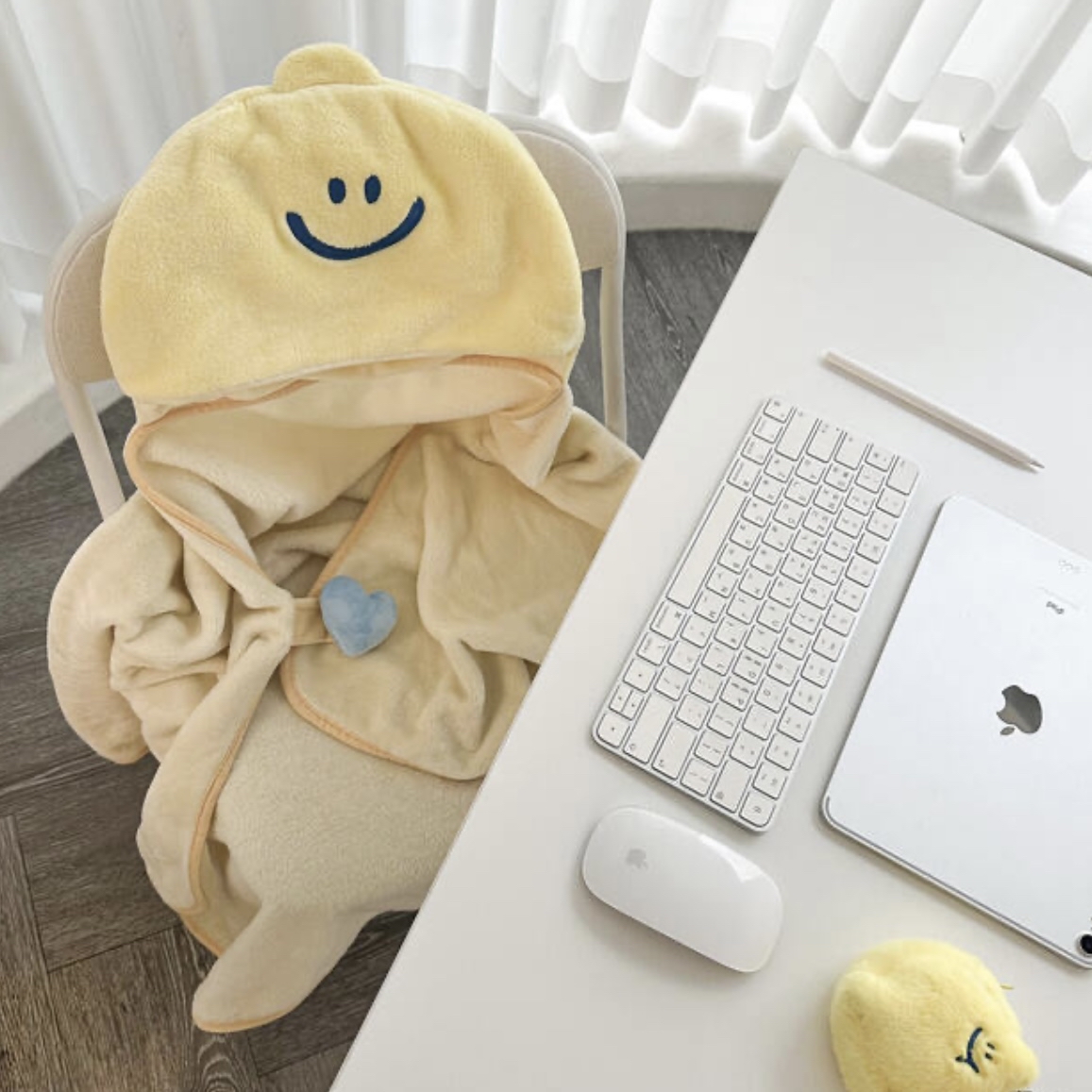 [SECOND MORNING] Lemony Hooded Blanket
