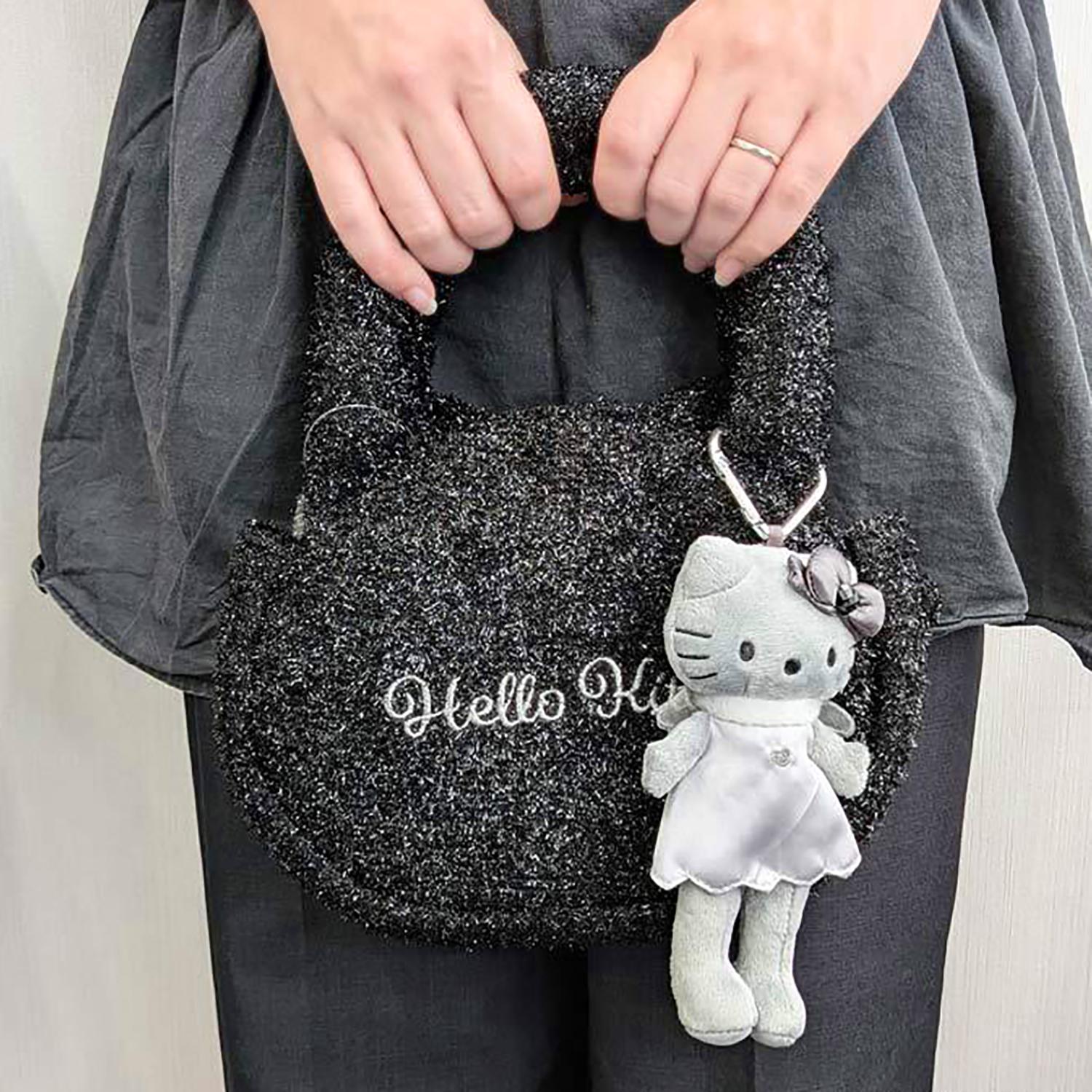 Sanrio - 時尚系列公仔掛飾 (灰色天使Hello Kitty款)