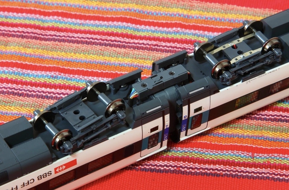 Roco ICN “阿爾伯特愛因斯坦” RABDe 型 5 節電動動車組，附 SBB 數位音效，HO 比例，全新