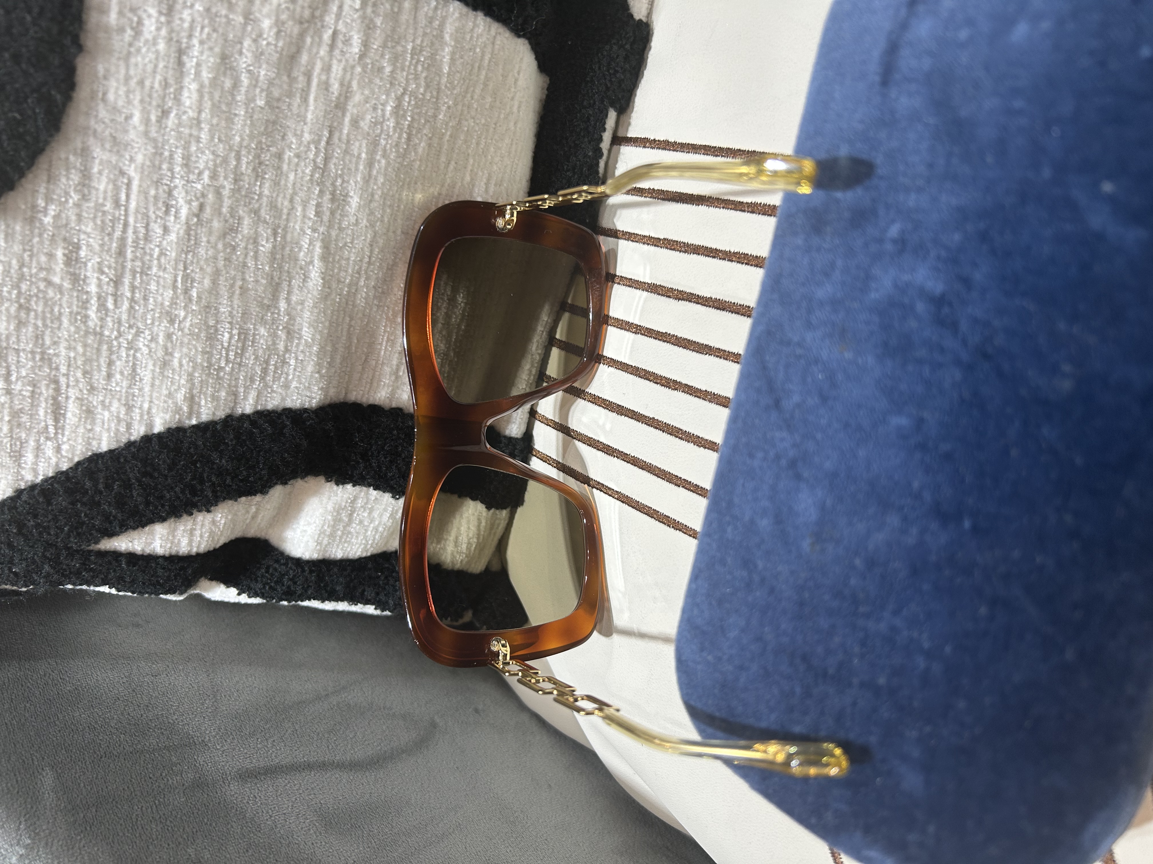 Gucci sunglasses GG0499S  100%Authentic ,95%new ✅dust bag✅box 