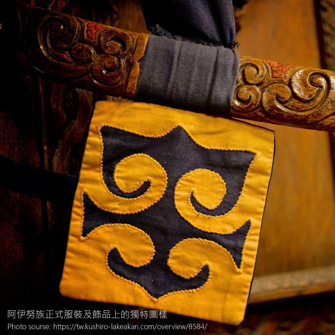 【台灣製】日本阿伊努族藝術圖案時尚襪 – 大紅花 (unisex 中性)