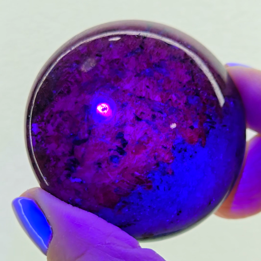 Ruby in zoisite cabochon with intense UV - RBY1