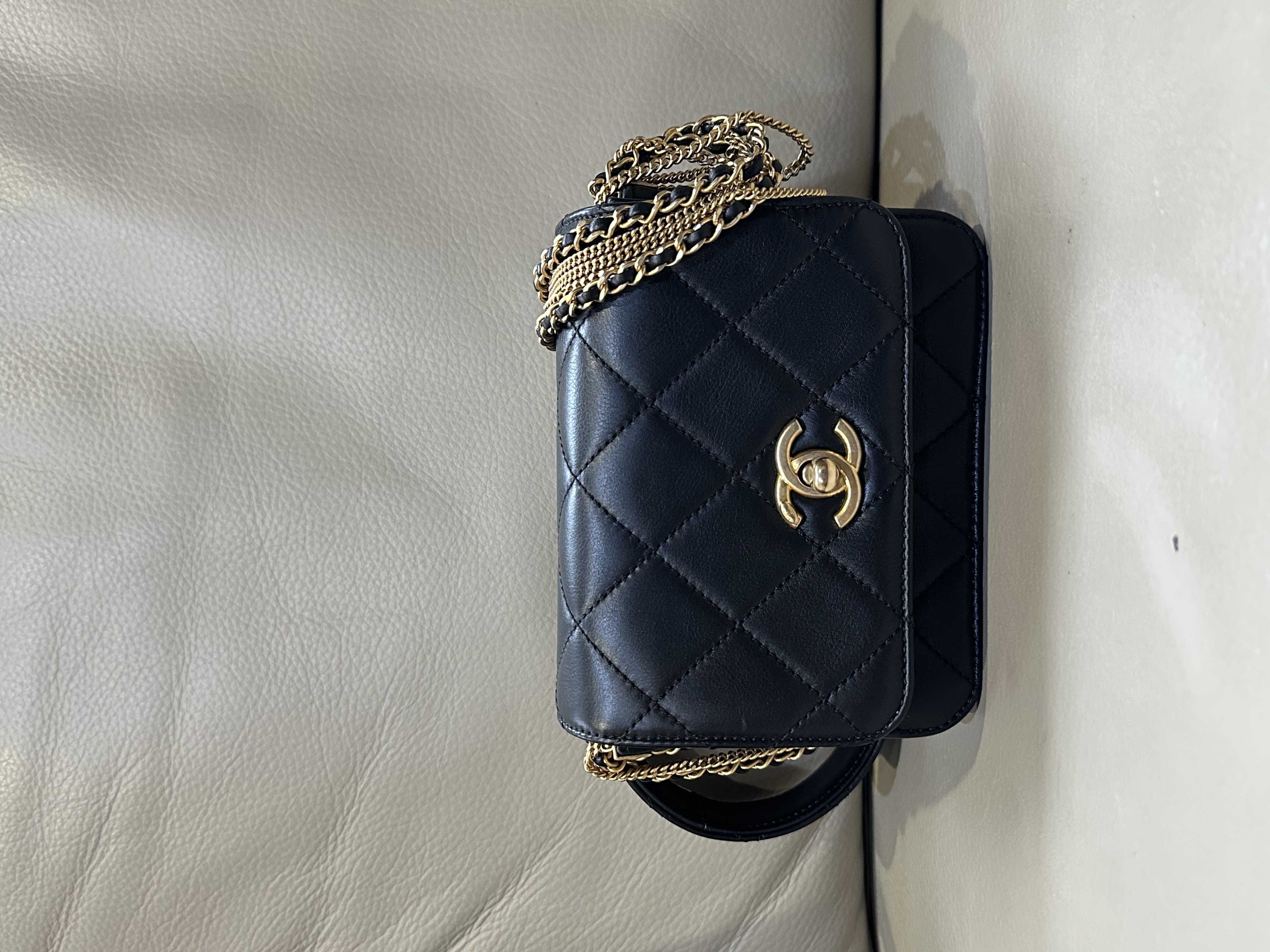 Pre-owned Chanel Quilted Lambskin Multiple Chain Flap Bag / Product Code: 25040506