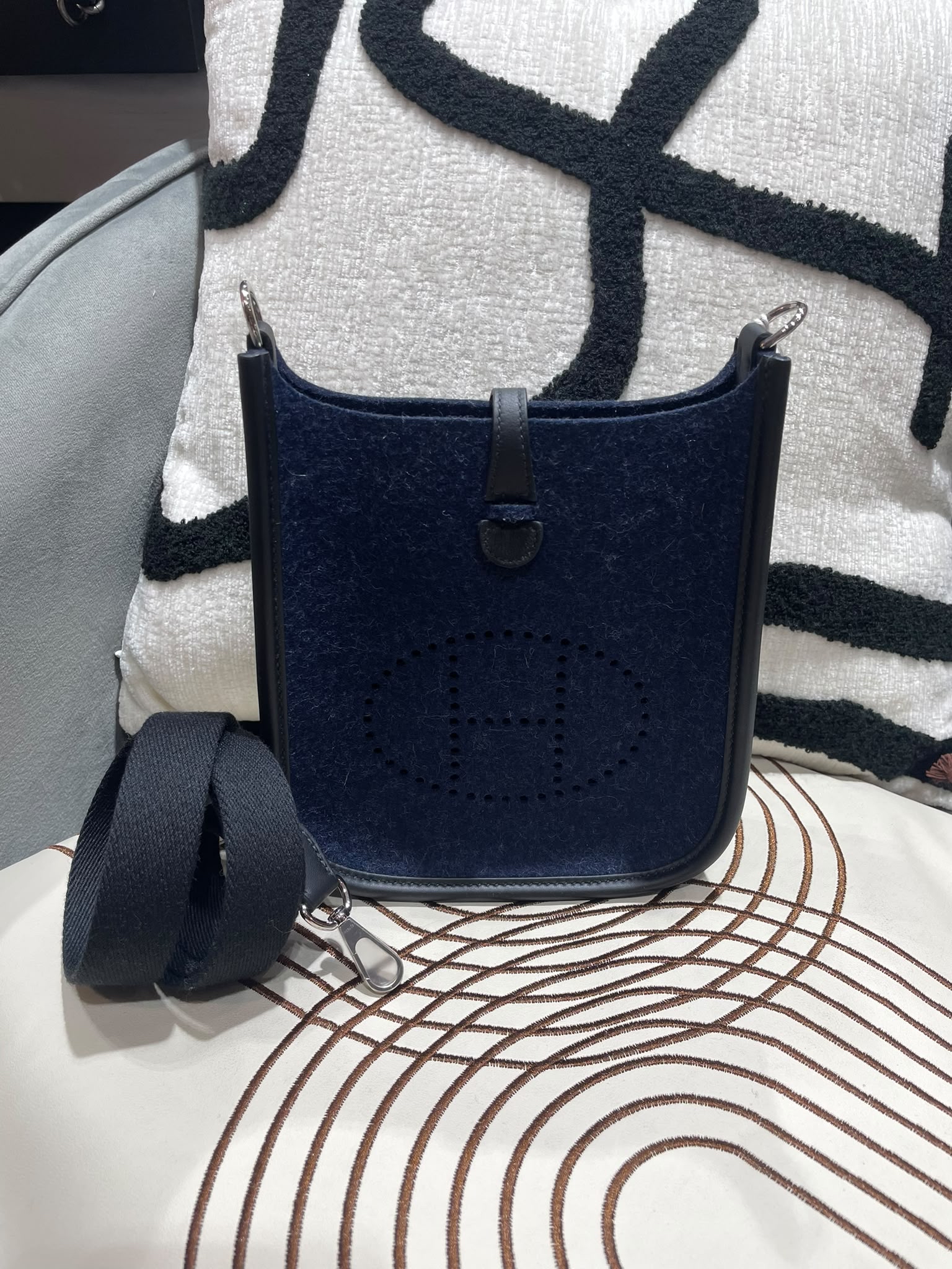 全新 HERMES Mini Evelyne 16 , STAMP Z ,2Z 午夜藍 Bleu Nuit牛皮 Feutre 羊毛氈銀扣, 100%Authentic,全新未使用品 ✅收據✅dust bag✅box 