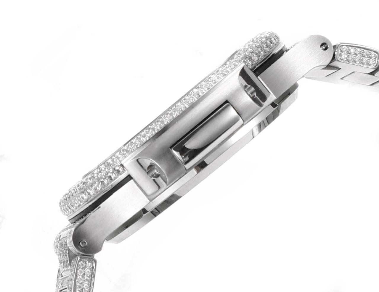 强势来袭！ 超级满天星方钻鹦鹉螺！ 1⃣️升级修正不锈钢表带，部分根据鹦鹉螺不锈钢表带拆解开发，完美贴合！ 2⃣️目前唯一使用圈口和表带方钻无爪镶石工艺，经历无数次的加工工艺，只为做到极致，终于大功告成！ 3⃣️全新订制修正版的Cal.324机芯，机芯摆轮位置与原装一致！深度洗花和刻字，机芯的还原度极高！ 4⃣️指针升级：秒针中心点升级为针轴秒针！ 鹦鹉螺满天星方钻王中王！欢迎您的品鉴！😎💯🌟