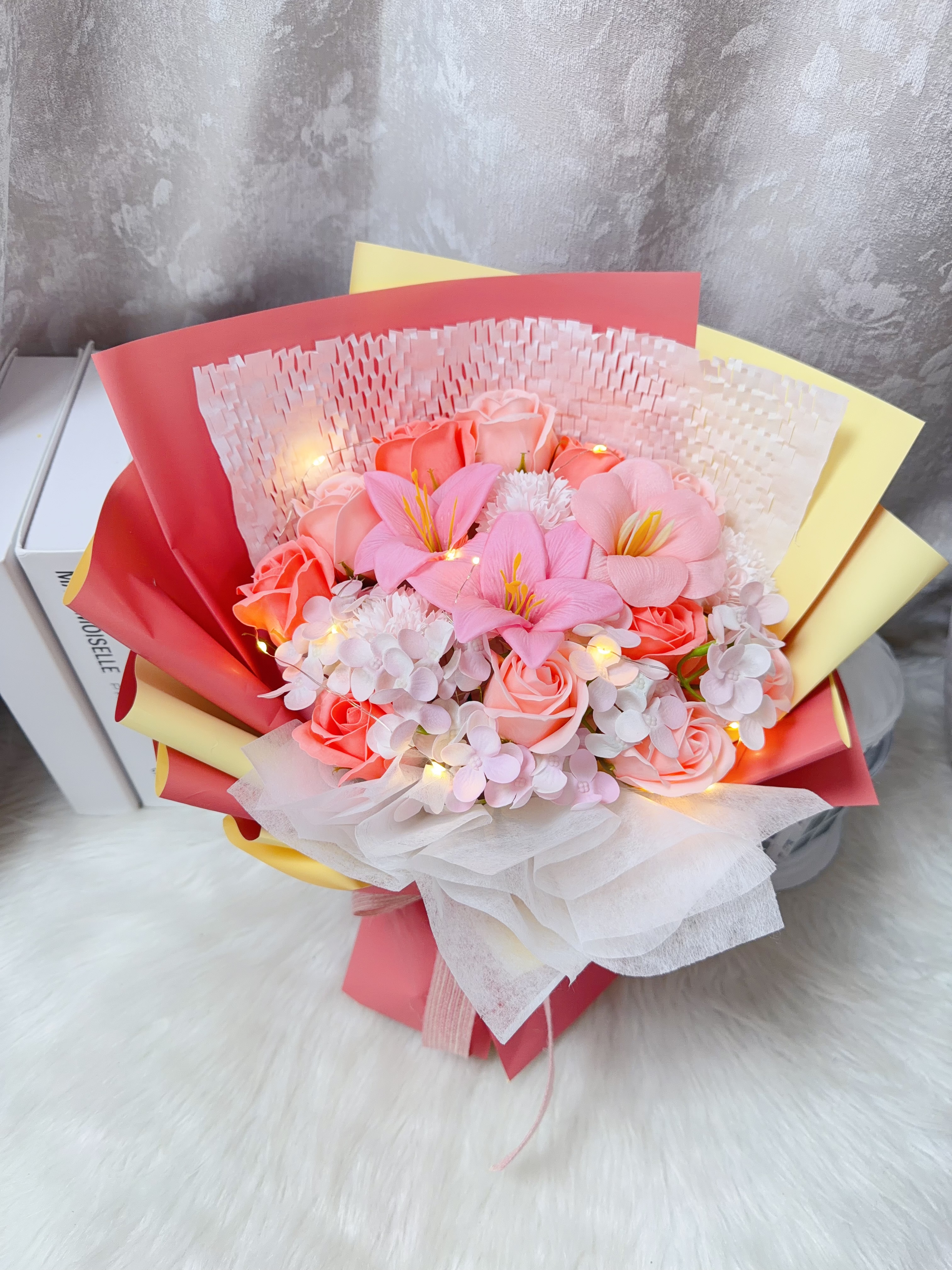 百合玫瑰番梘花花束