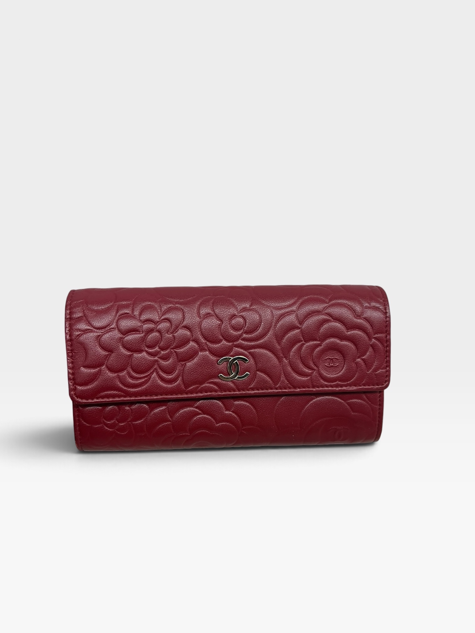 Pre-Owned Chanel Lambskin Camellia Embossed Flap Wallet/Product Code: 102305