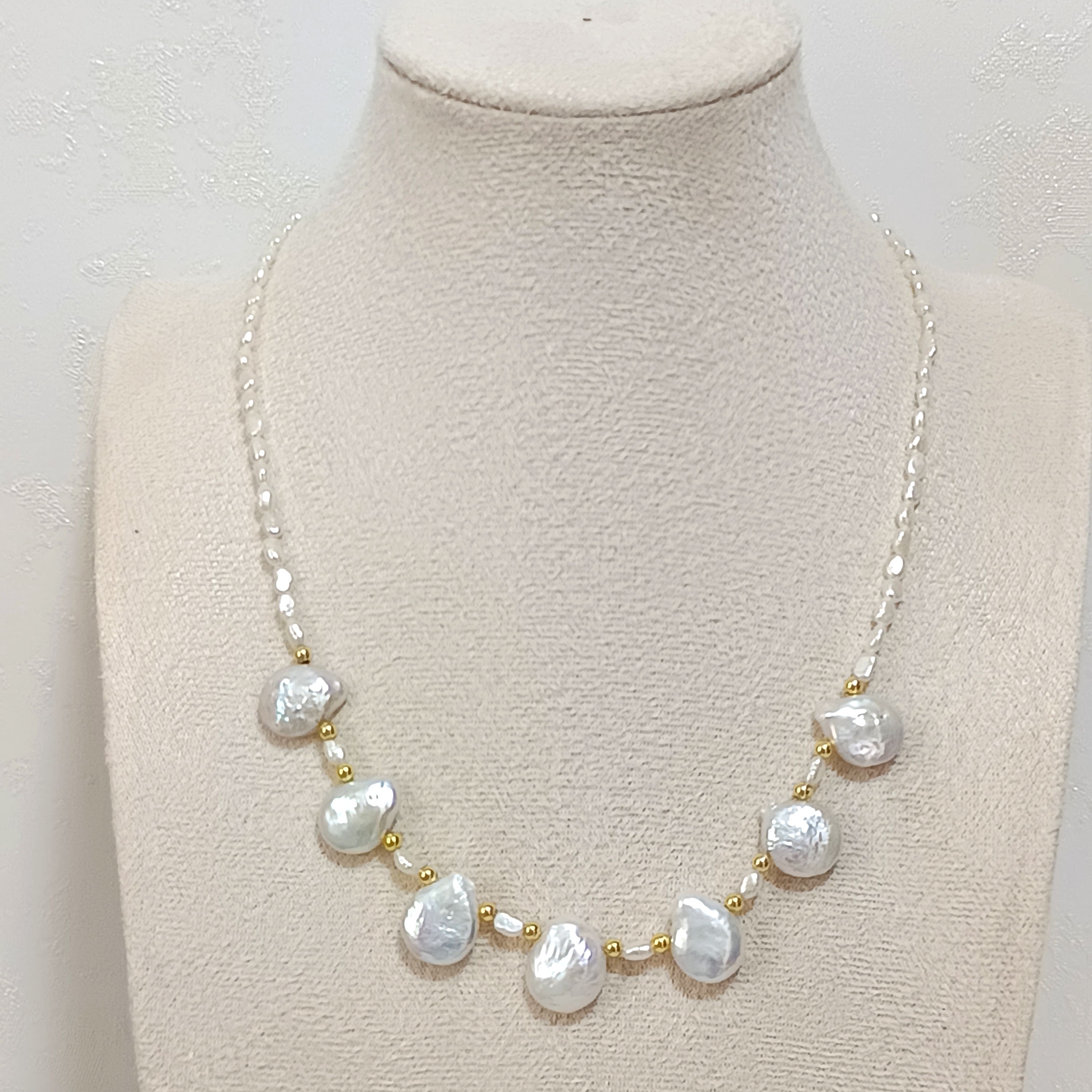 特價品‼️淡水baby野生珠+炫彩巴洛克水滴鈕扣珠鎖骨項鍊