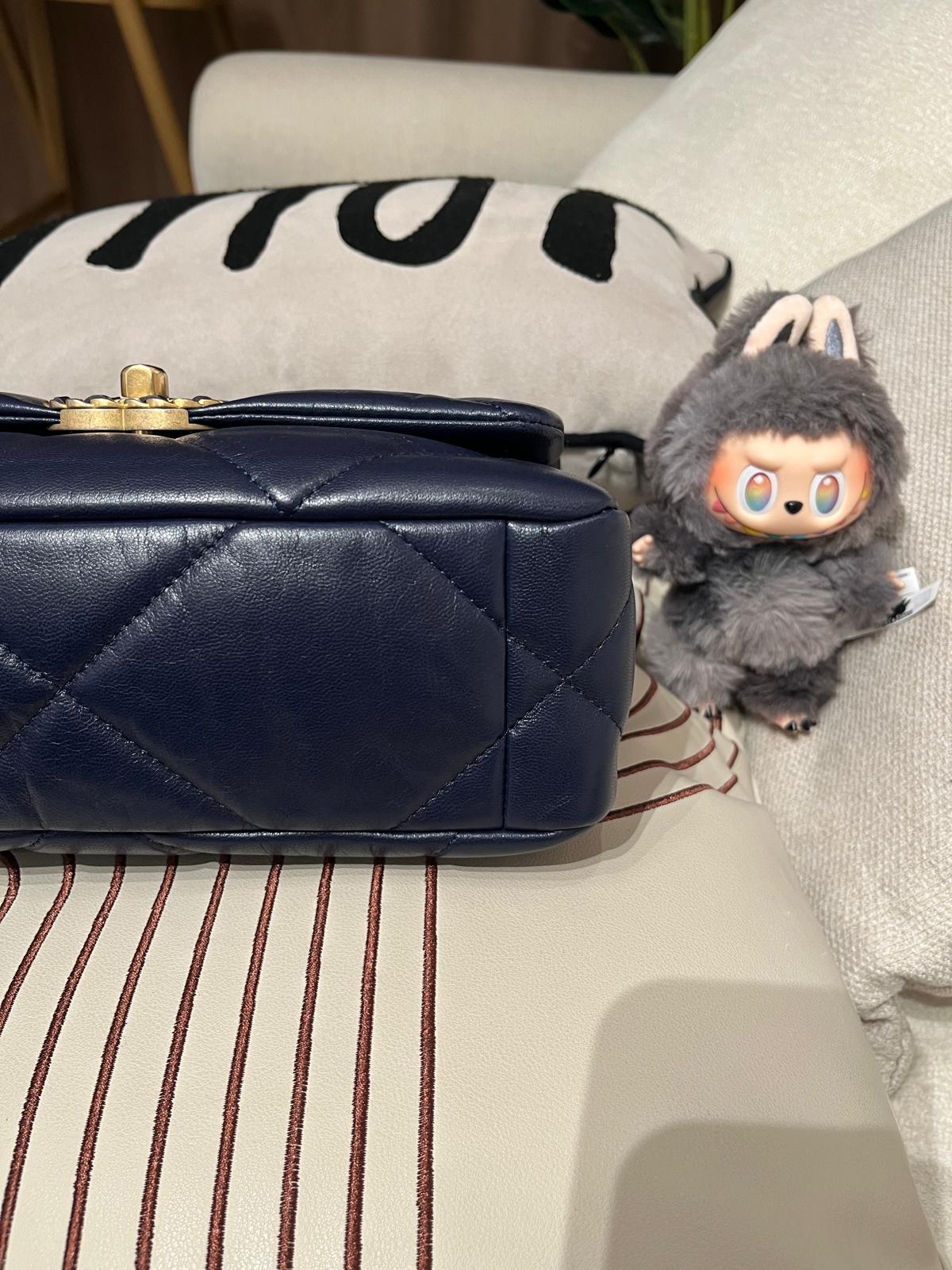 Chanel 19 small navy 26cm AS1160 100%Authentic,98%new ✅30card✅dust bag✅box