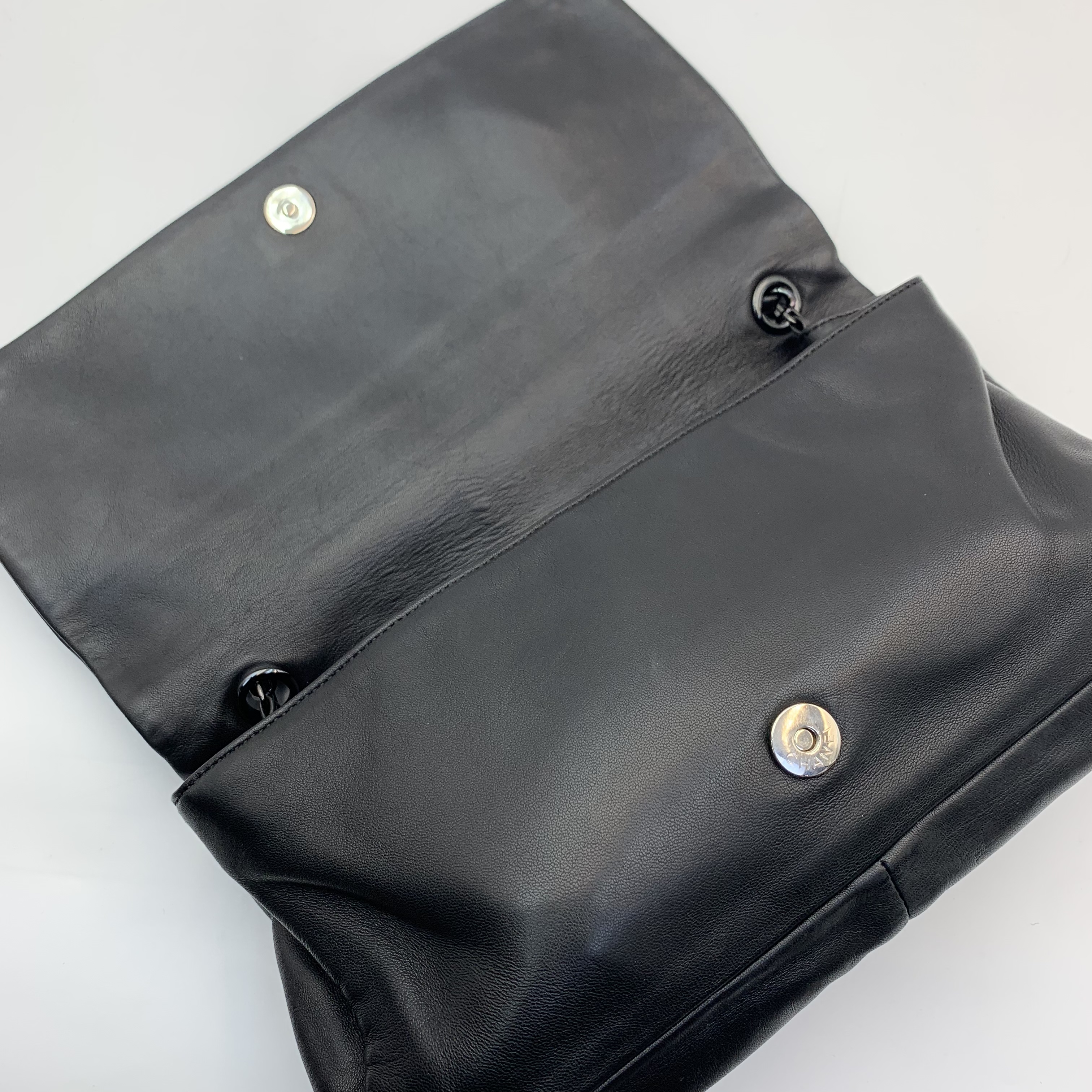 🔎有格調男女通用Chanel flap bag金屬黑色x碎釘