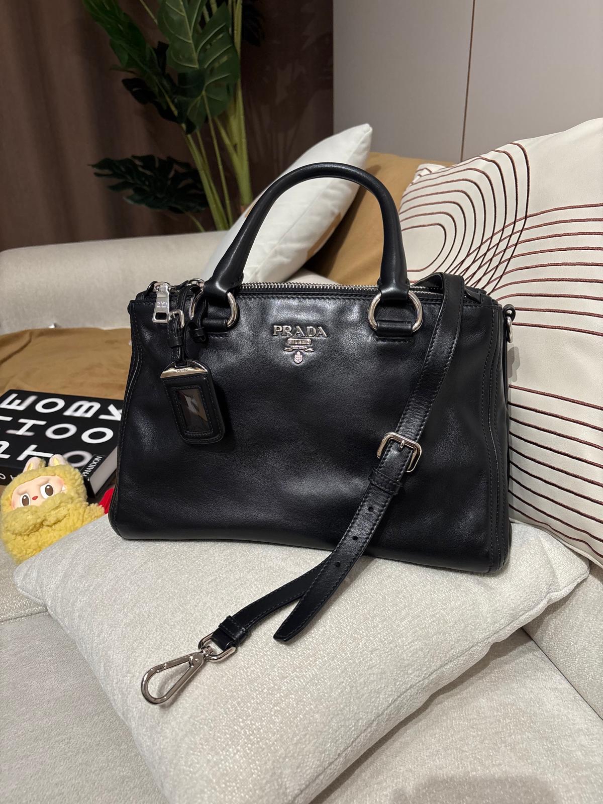Prada 2Way Bag Calfksin 100%Authentic, 95%New ✅Dust bag
