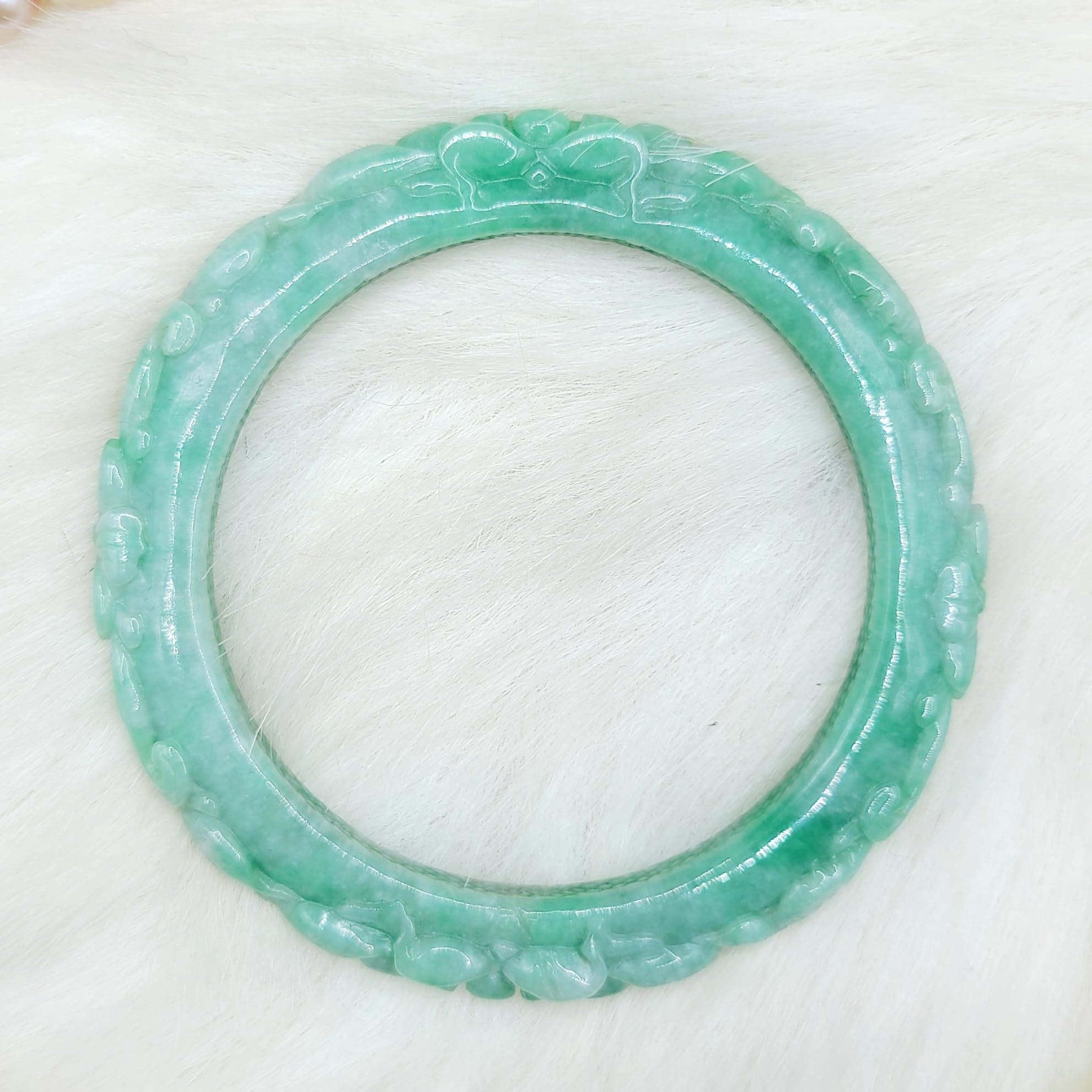 糯冰種陽綠花青翡翠雕花手鐲 