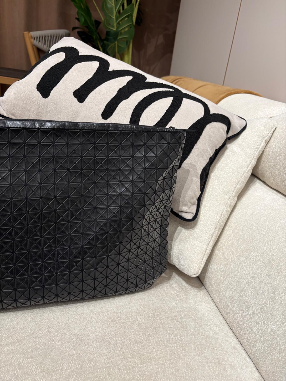 Issey miyake bao bao leather clutch bag pouch 100%Authentic ,98%new✅dust bag 