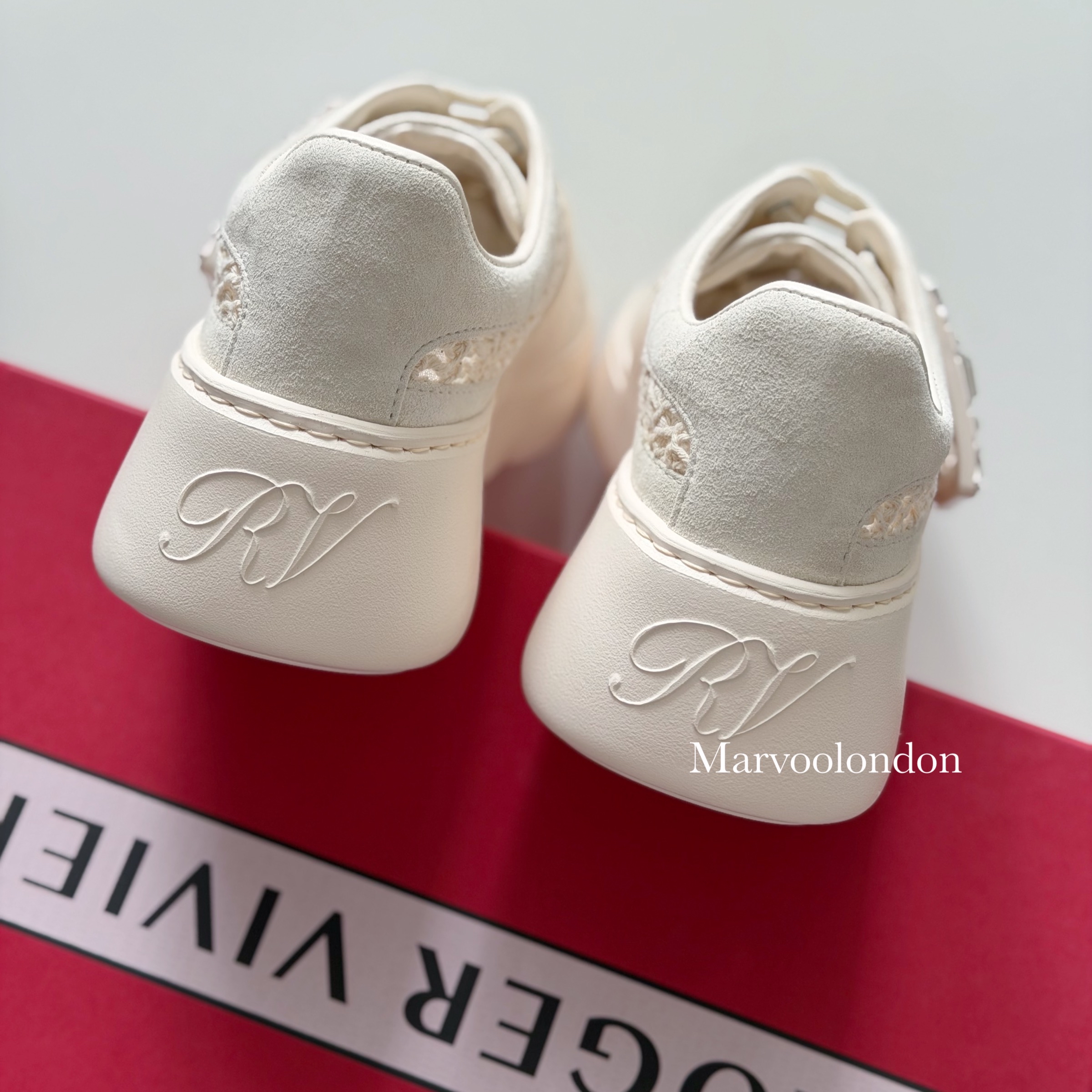 限時優惠✨新款🆕訂貨📮RV Viv’ skate 奶油白鑽扣Sneaker  Size 38/38.5/39/40