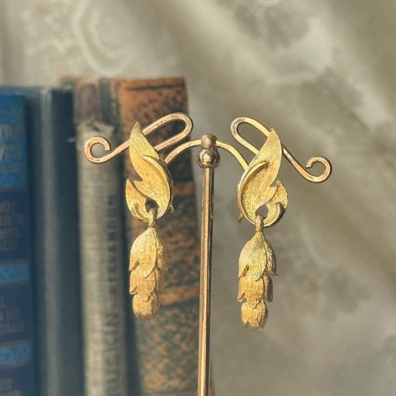 Vintage 1950s Designer Stamped "8900F" Dangling Floral Golden Clip Earrings(MT2547)