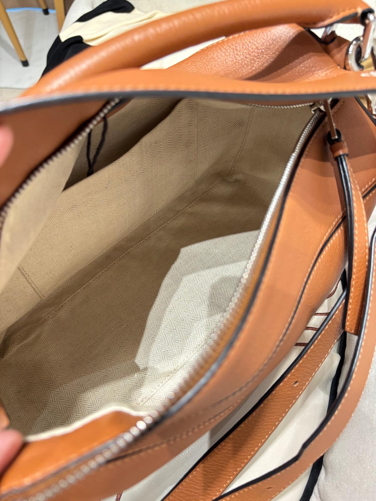 Loewe Puzzle Medium Tan 100%Authentic, 95%New ✅Dust bag