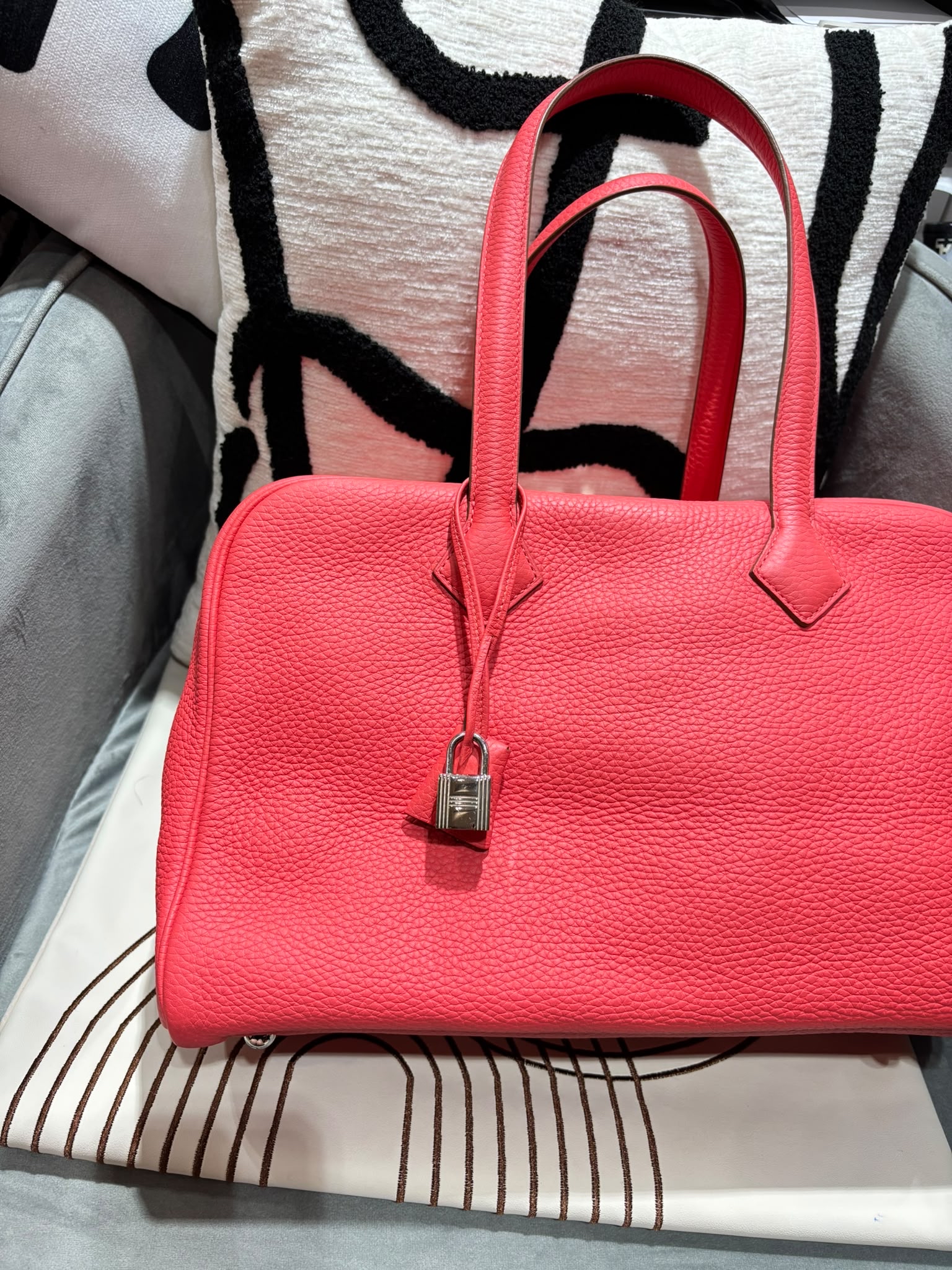 Hermes Victoria 35 Stamp T T5 Rose Jaipur Clemence Calfskin 100%Authentic, 98%New ✅Key Lock ✅Dust bag