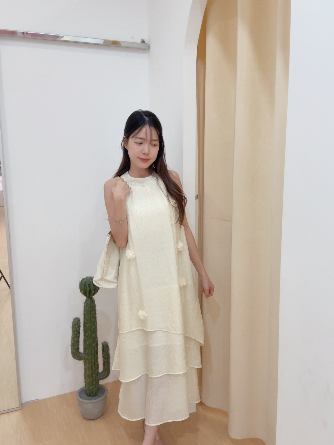 甜美风烫钻立体花朵挂脖连身长裙 R3035