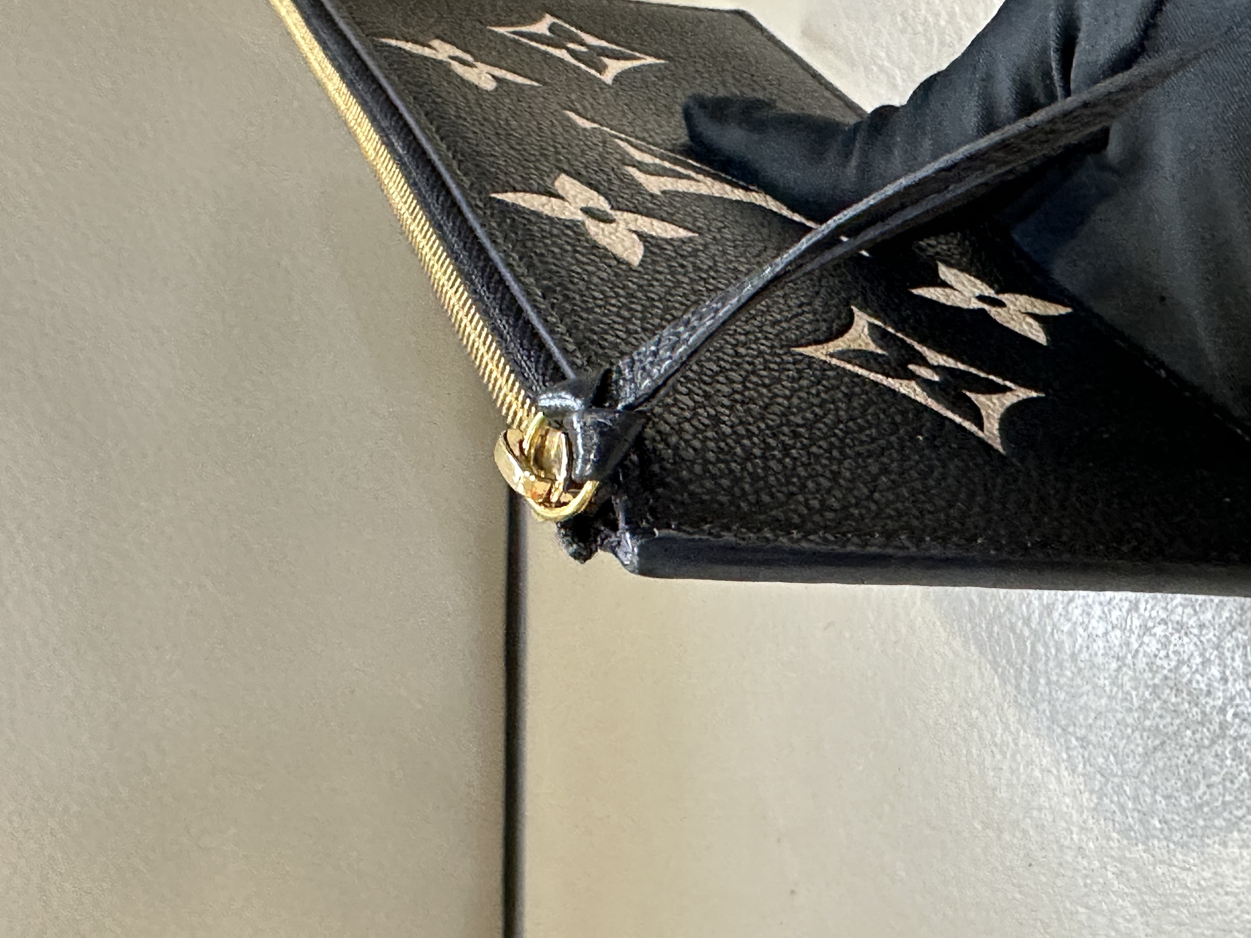 Pre-owned LV Félicie Pochette in bicolor Monogram Empreinte leather / Product Code: 26040508