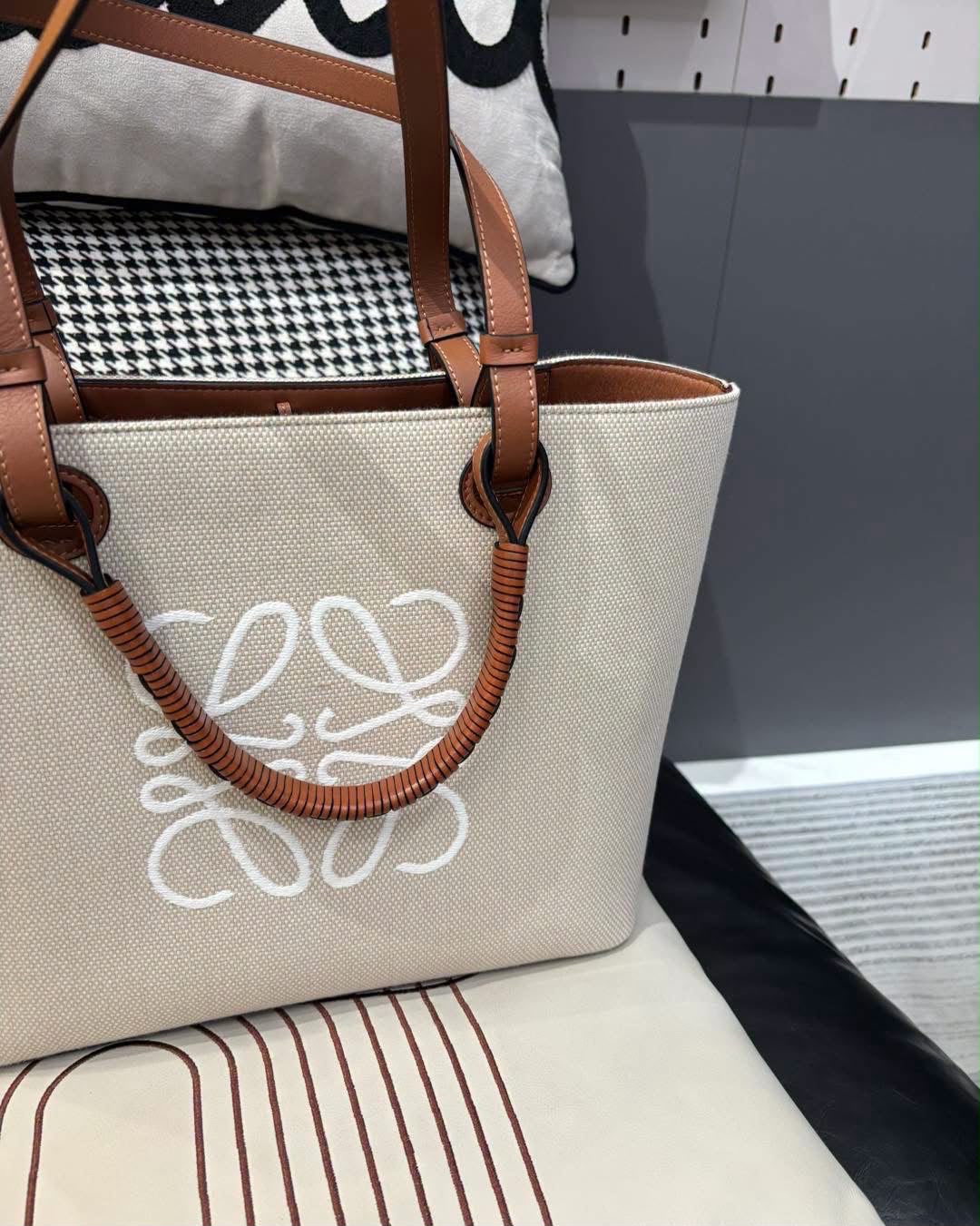 Loewe tote 