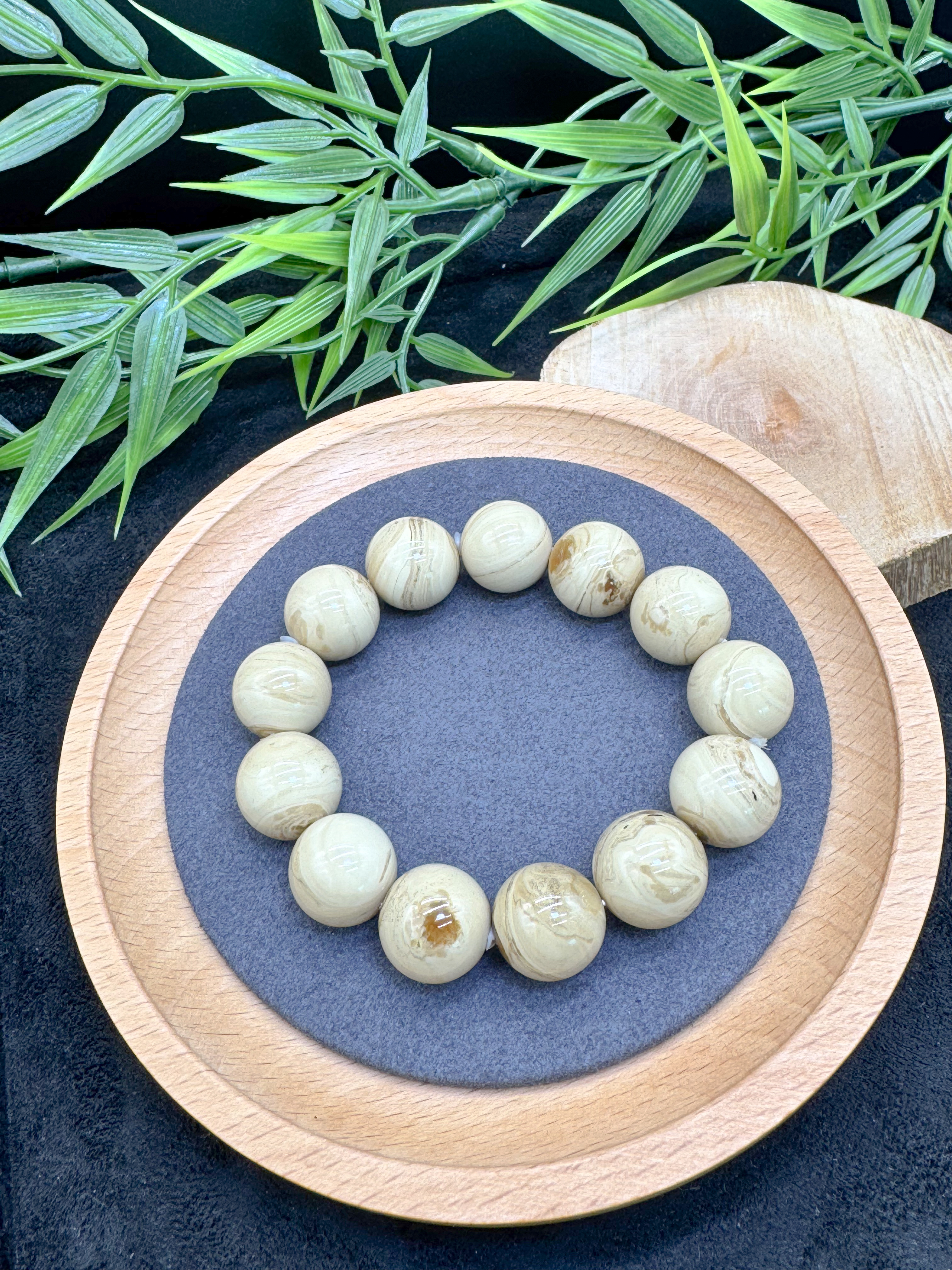 瓷白溶洞圓珠手鍊(13+mm)