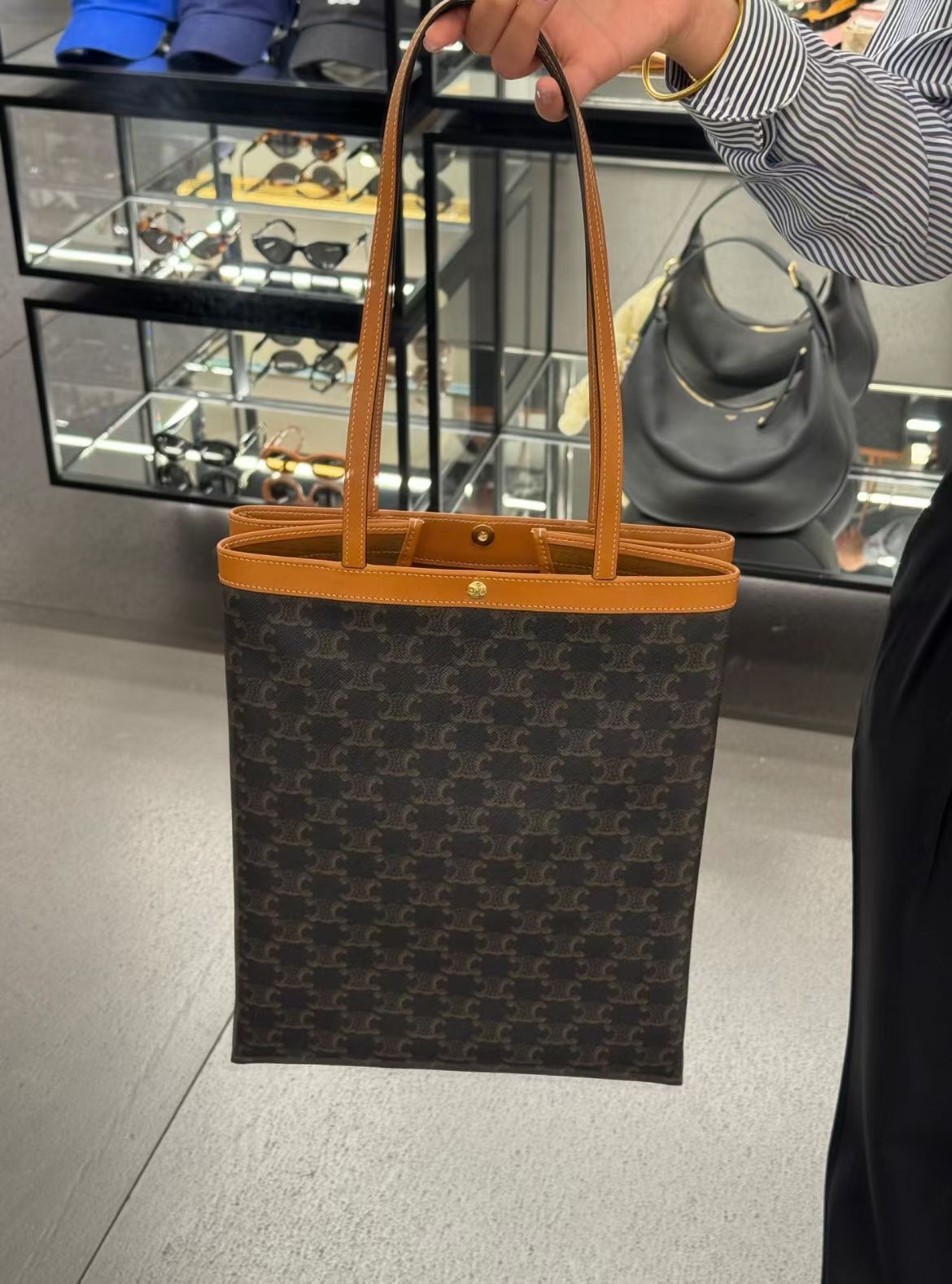 預購 💫💫💫 Celine 專櫃new FLAT SHOPPER中號tote bag 巴黎代購價