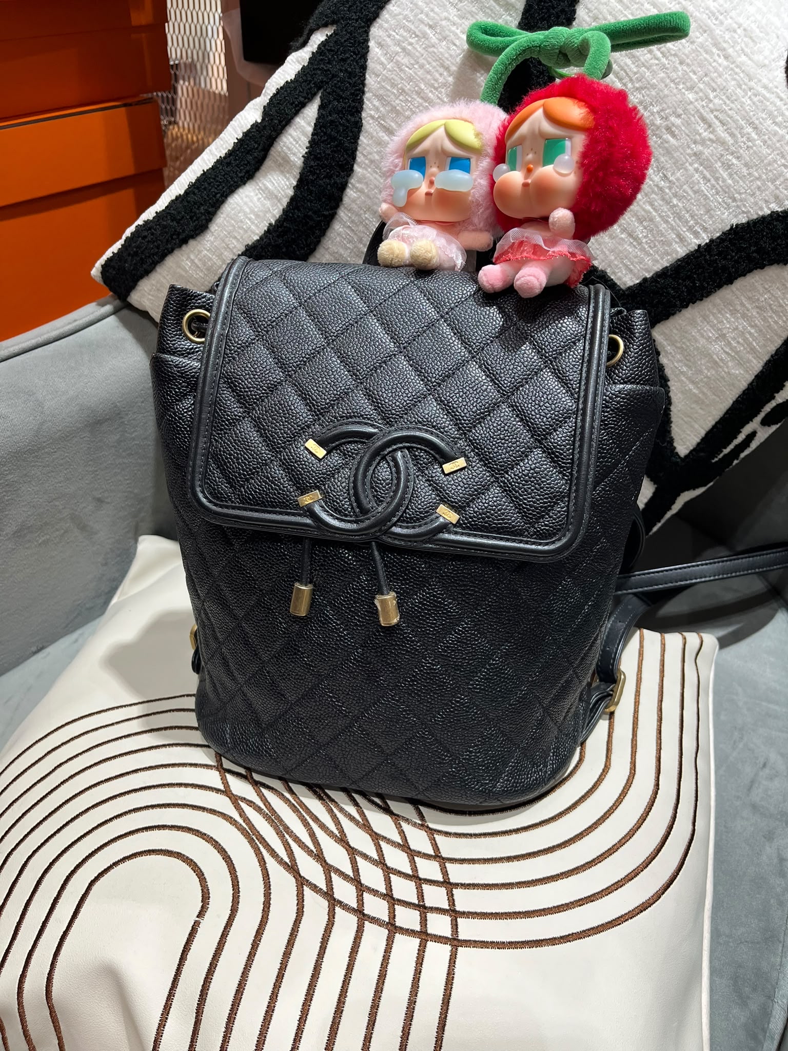 Chanel backpack cc filigree 荔枝牛皮金鏈 100%Authentic ,95%new  ✅card✅塵袋✅box 