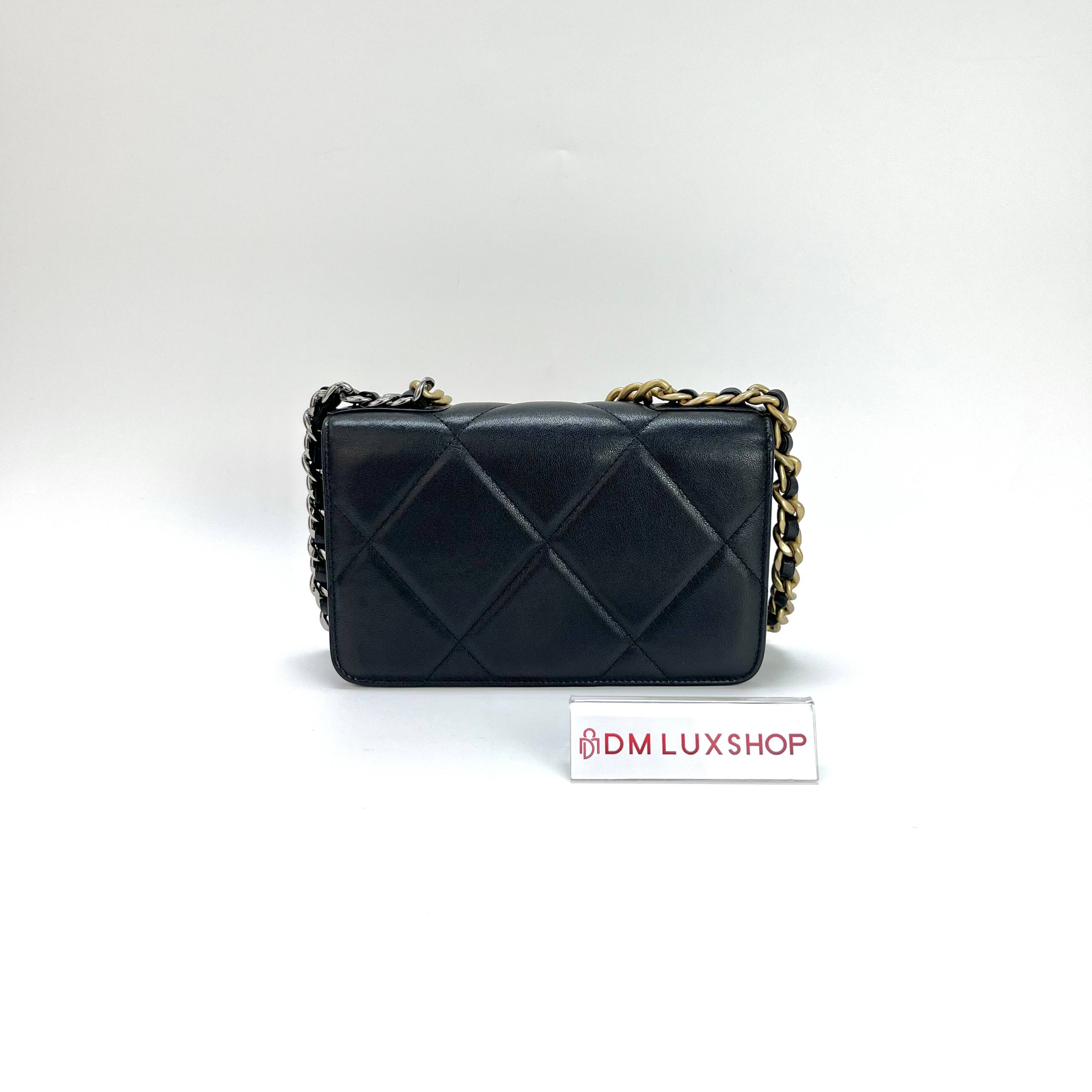 Chanel 19 WOC Black Goatskin (Series 29, Y: 2019)
