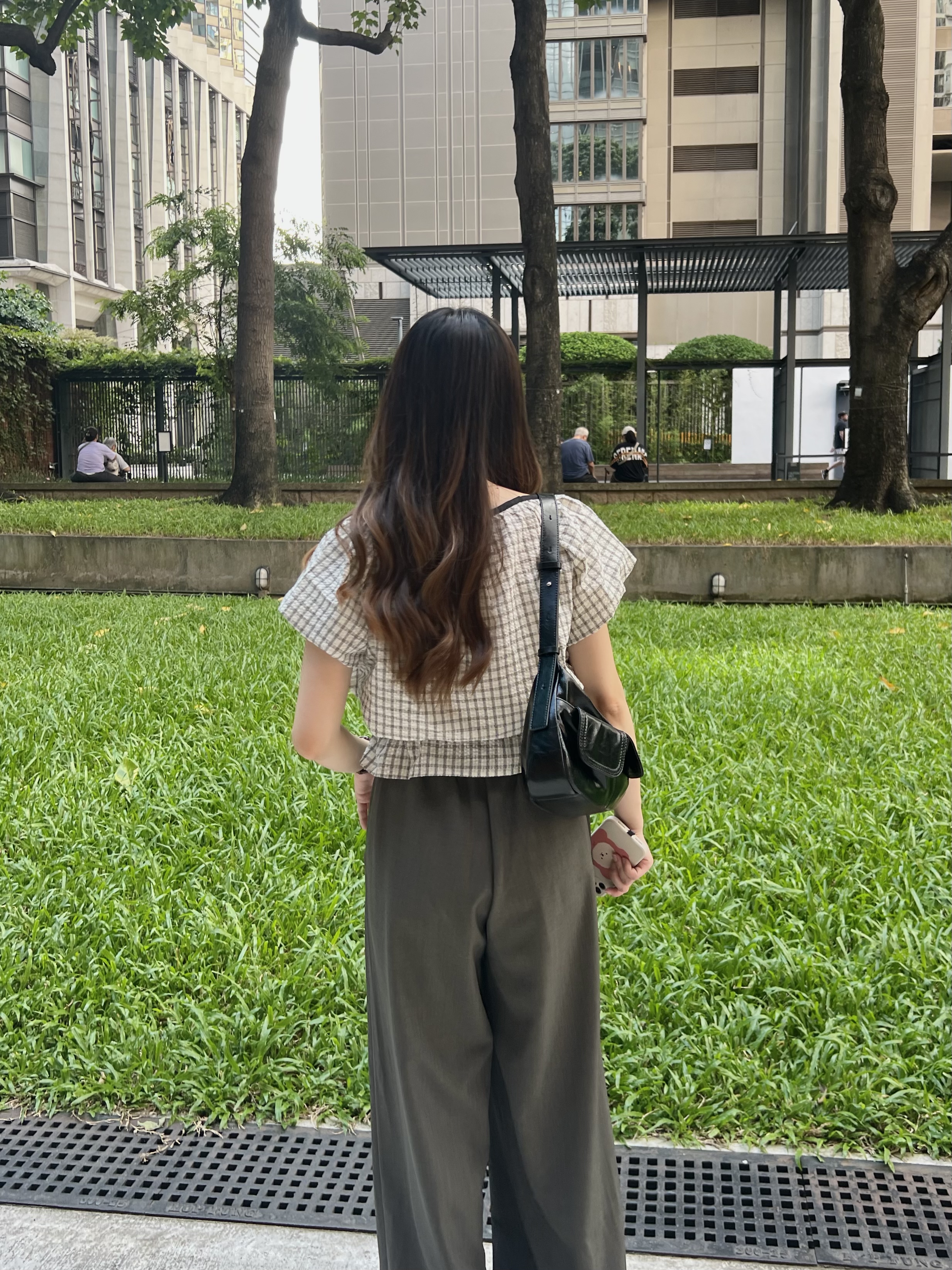 推薦 免熨寬鬆格紋blouse 