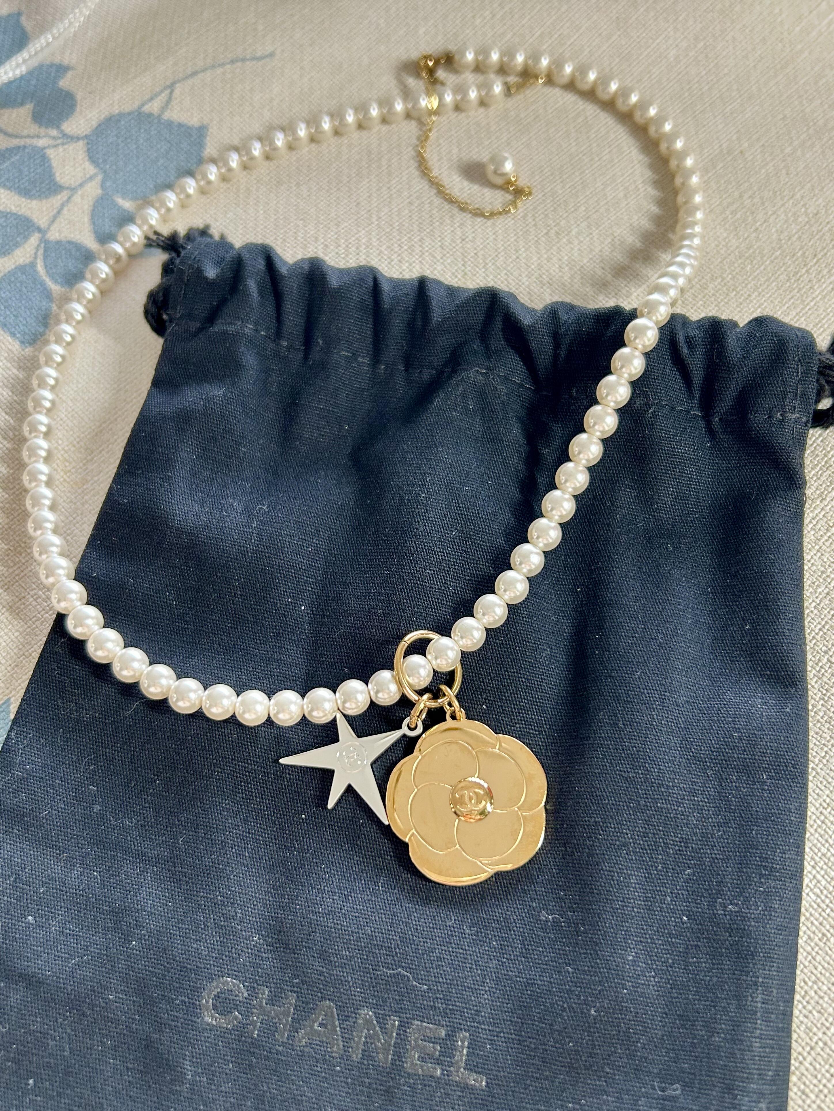 ✨可以Diy項鍊痛同耳環😍 Chanel 香奈兒 限定星星&經典山茶花吊飾 一盒兩個套裝（不含項鍊和耳扣）