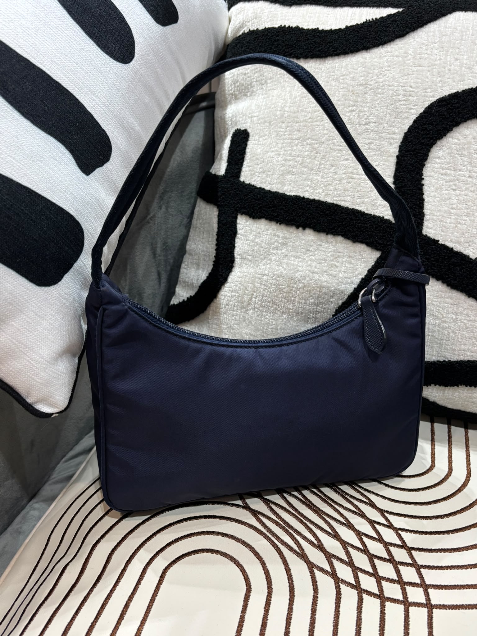 Prada re-edition 2000 re-Nylon Hobo Bag Navy 100%Authentic, 95%New