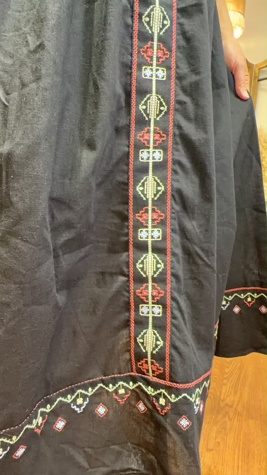 PKT 2630 Back color V-Neck emb. Sleeve OP