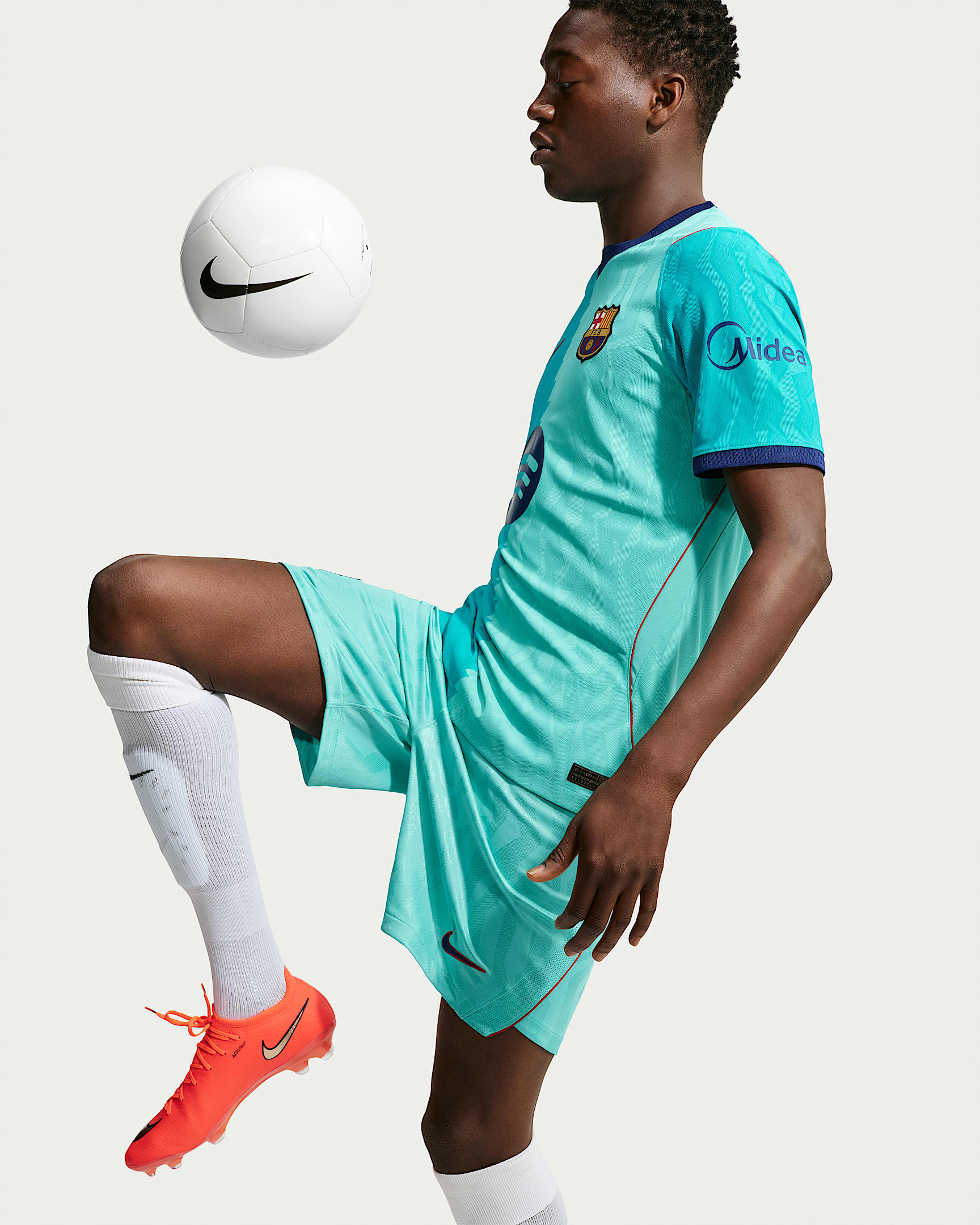 重溫經典設計 Nike Barcelona 巴塞羅拿 2026-27 三客球員版球衣 (可加印字章) II6639