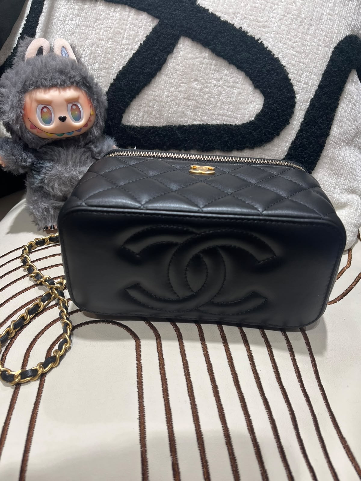 未使用品 Chanel Vanity With Pearl Crush 金球長盒子100%Authentic, Unused全新未使用品✅晶片✅Dust bag✅Box