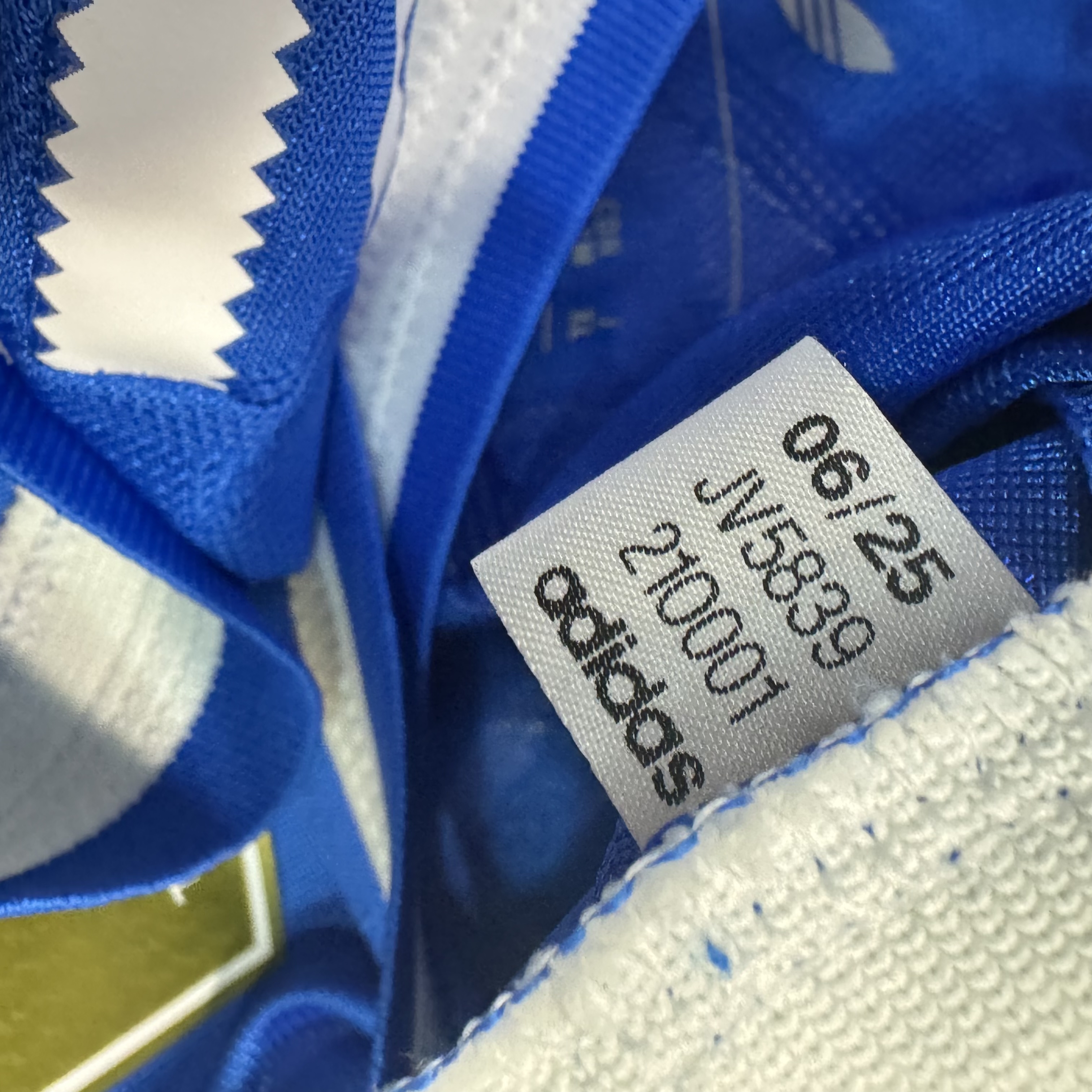 Real Madrid 25/26 player issue away shirt #8 Valverde