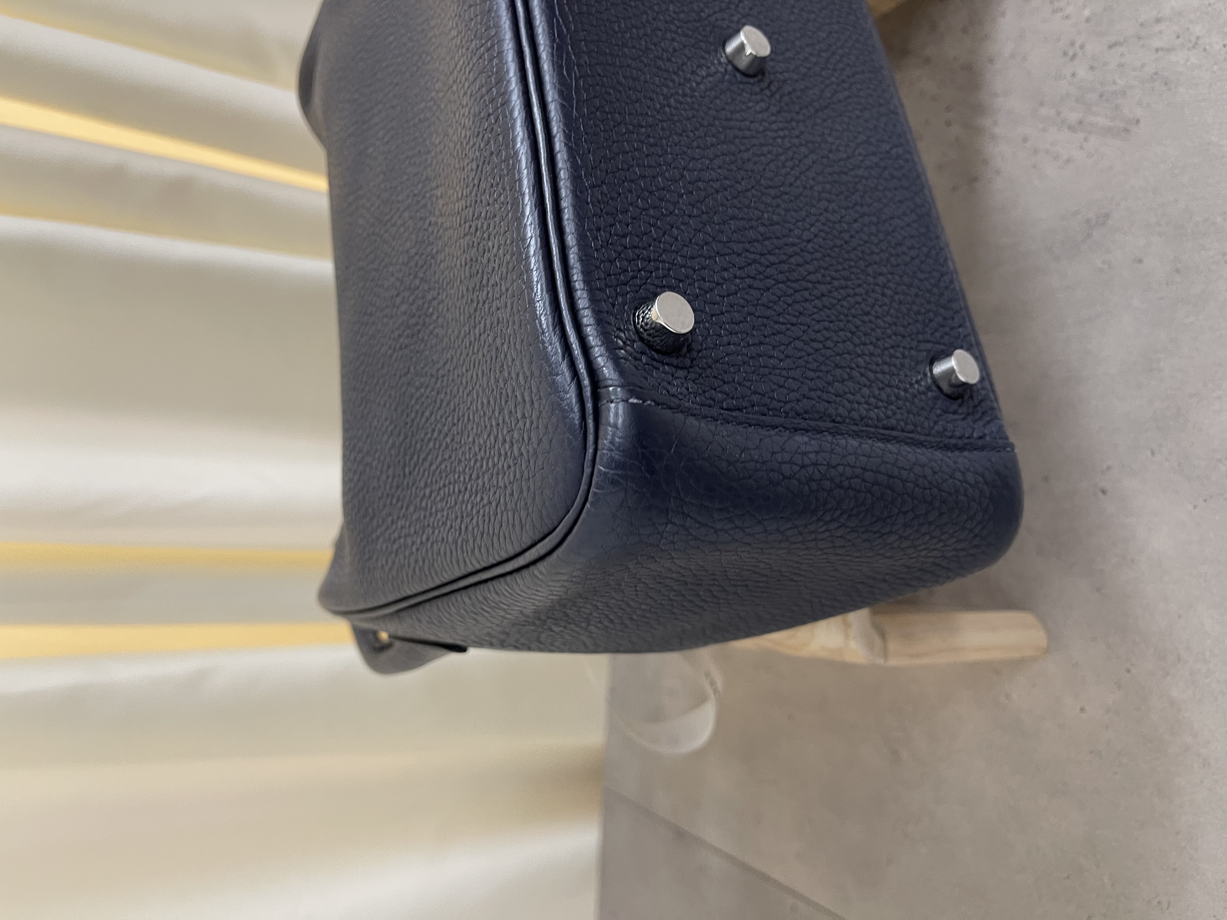 Pre-owned Hermes Lindy 26/ Stamp X/ Product Code: 26012411