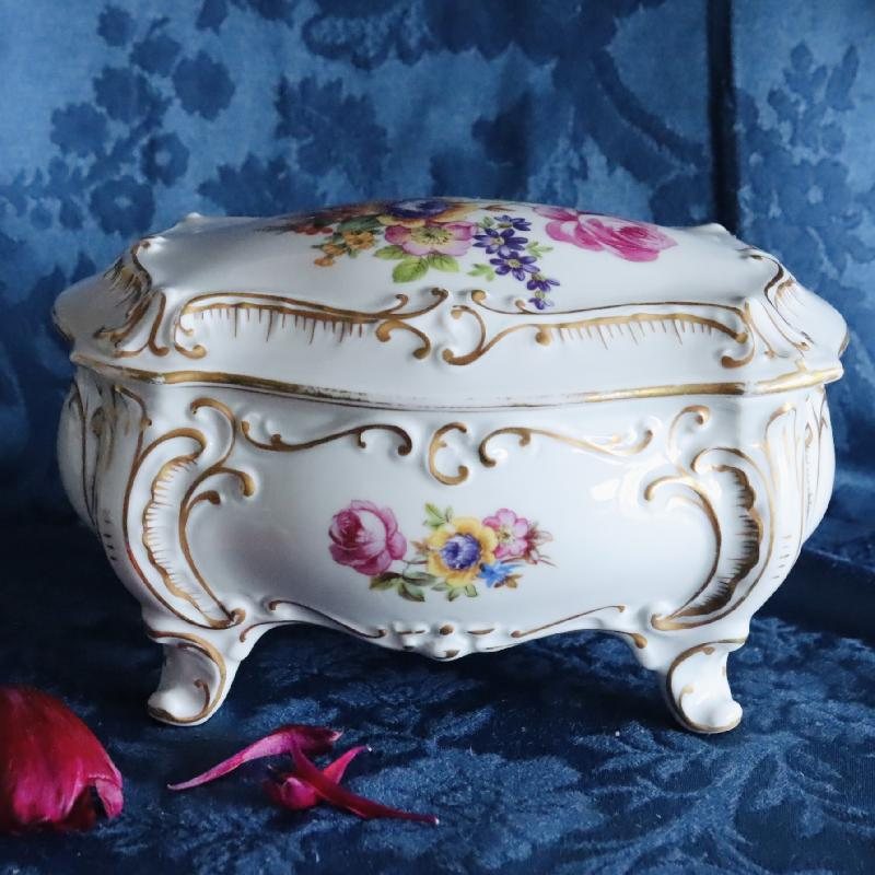 RARE! 1934-1949 Made in Germany JLMenau Graf Von Hennebert Porcelain Large Footed Trinket Box/Treasure Box(MT1705)