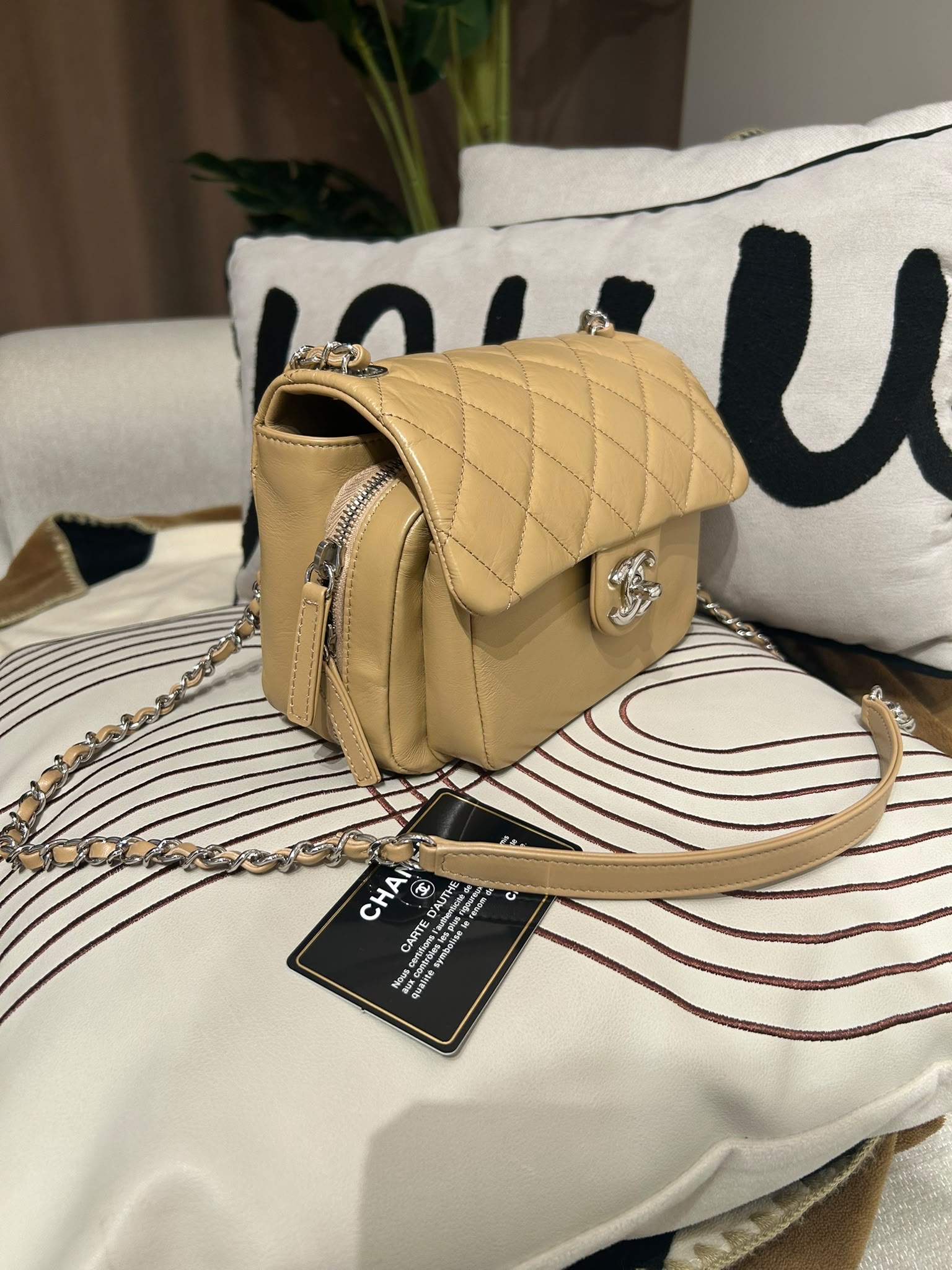 Chanel flap bag Shoulder Bag beige calfskin chain bag 100%Authentic,98%new ✅29card ✅box