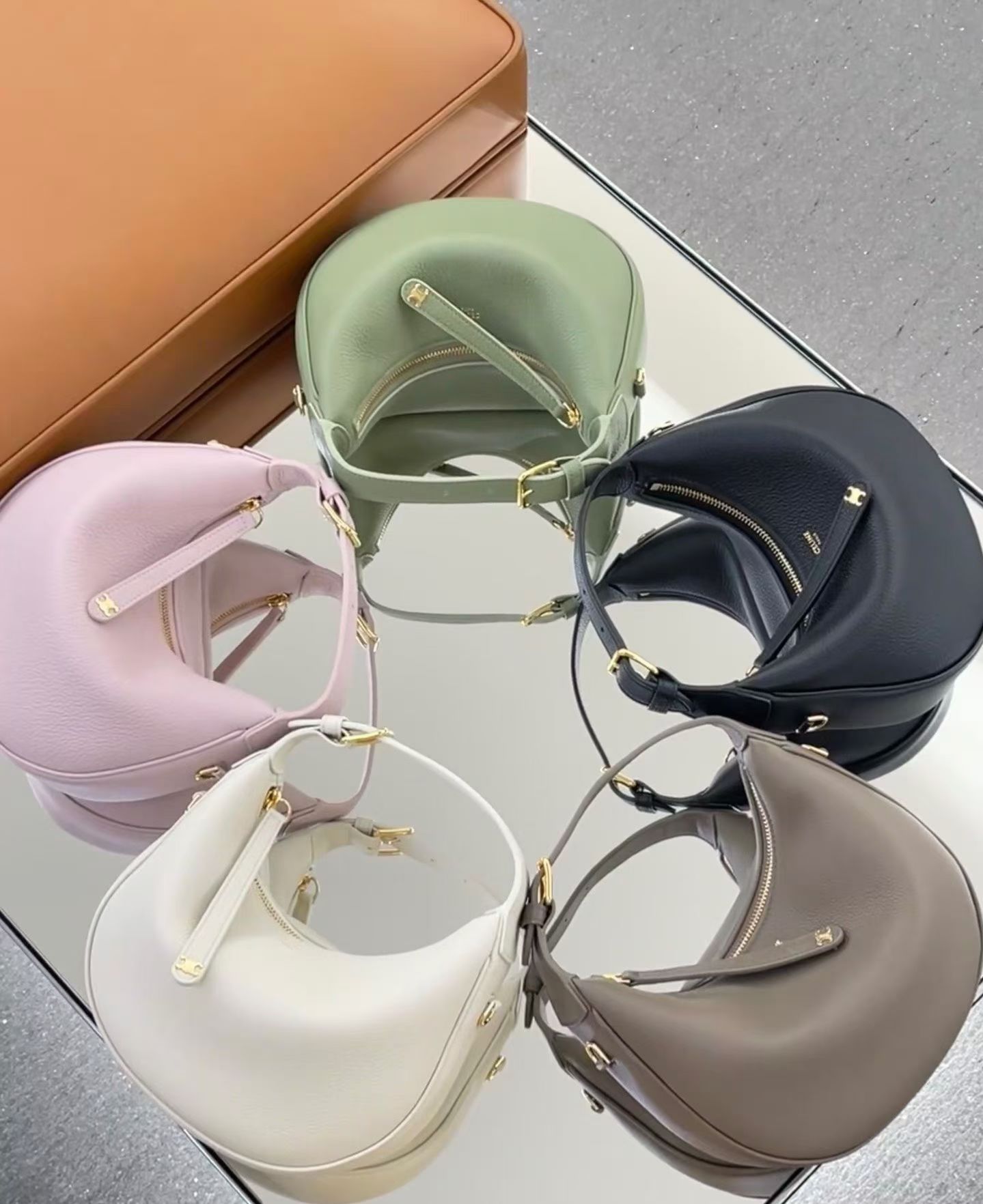 預購 💫💫💫 Celine 專櫃 Lulu teen bag 21x24x5cm