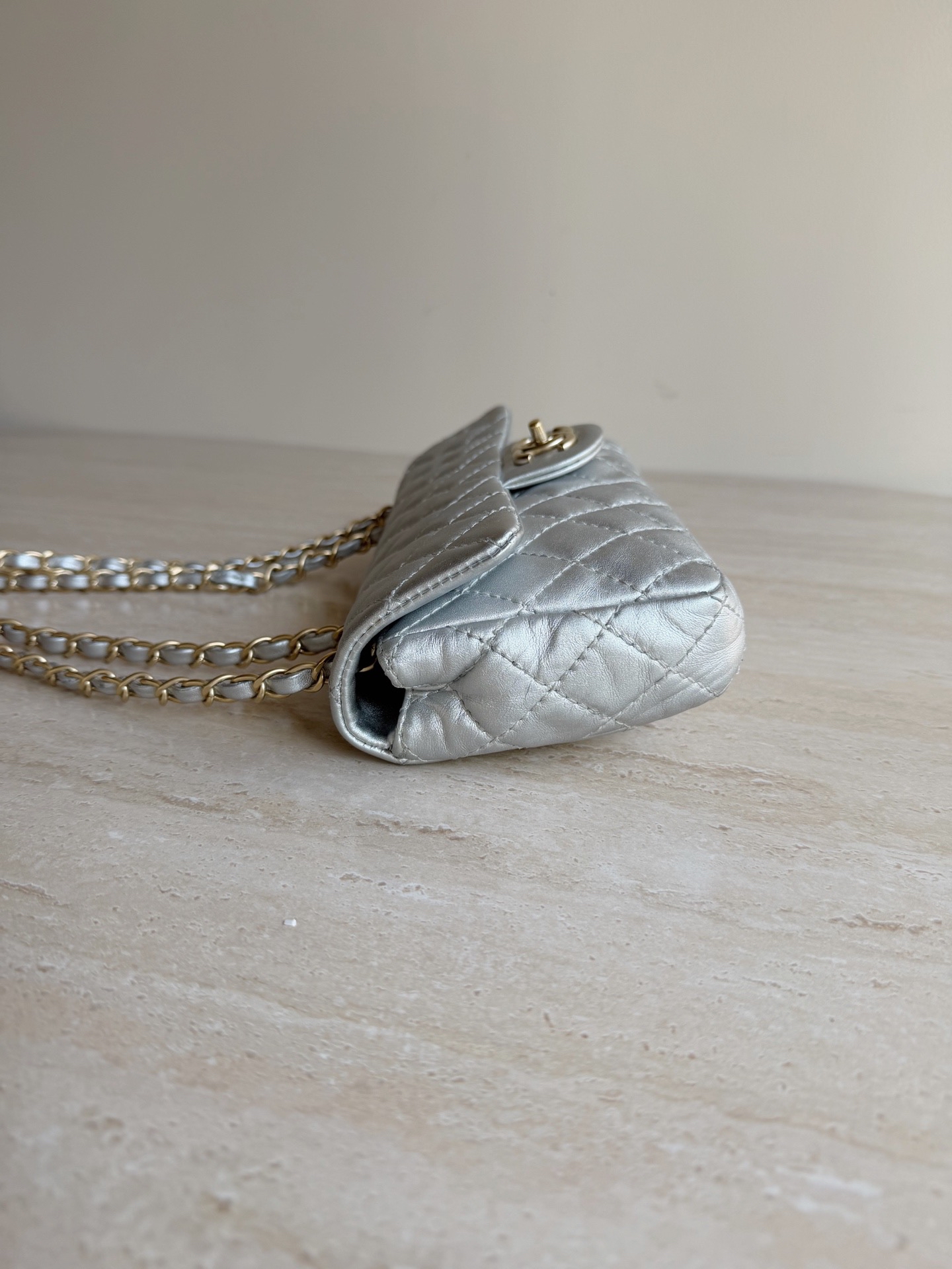 【預訂貨品】Chanel太空銀法棍包