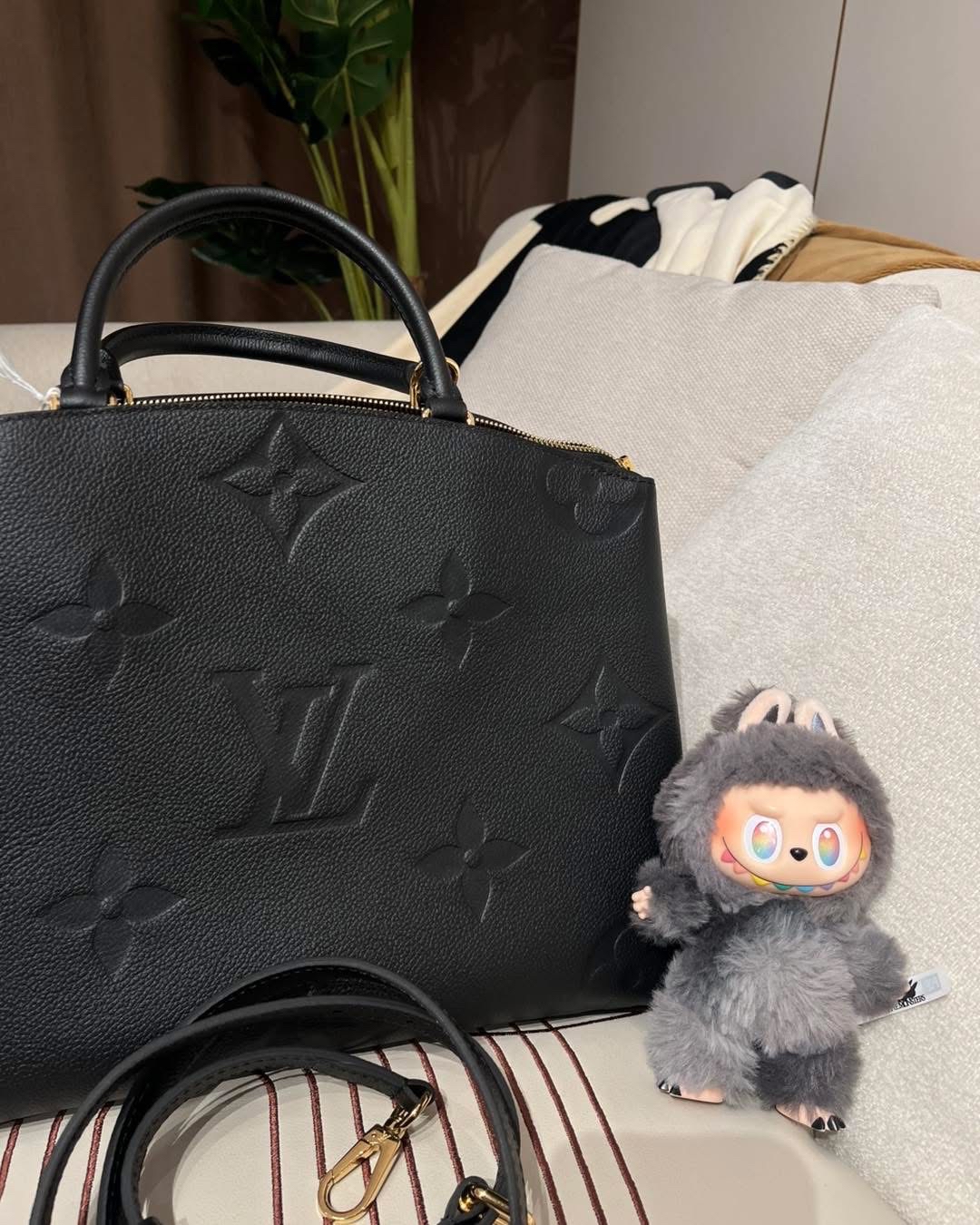 Lv Grand Palais Monogram Empreinte Black Calfskin 2way Bag M45811 100%Authentic ,98%new ✅key lock ✅strap✅dust bag