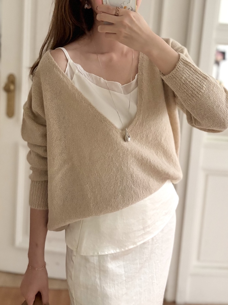 Low-cut Alpaca Knit Sweater (Beige)